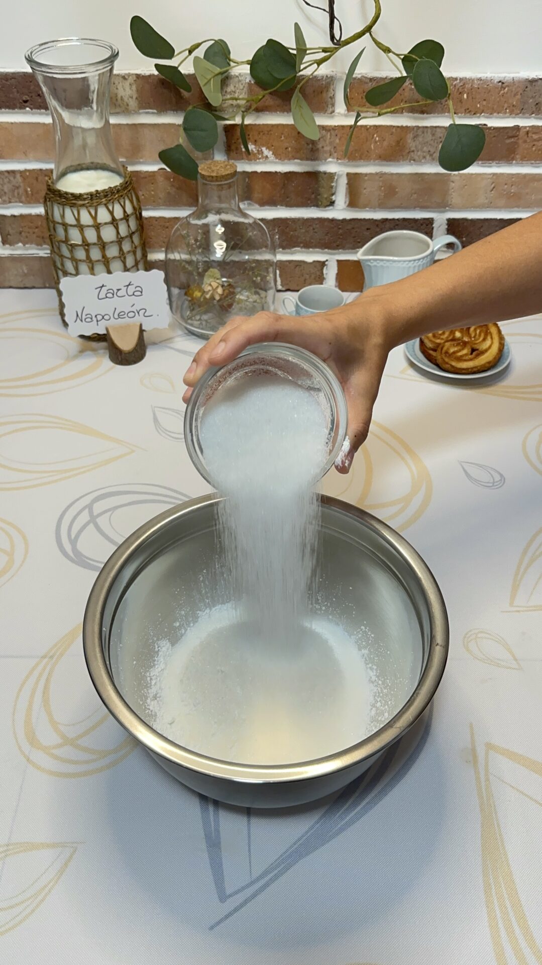 Mezclamos la maicena y el azúcar en un bol