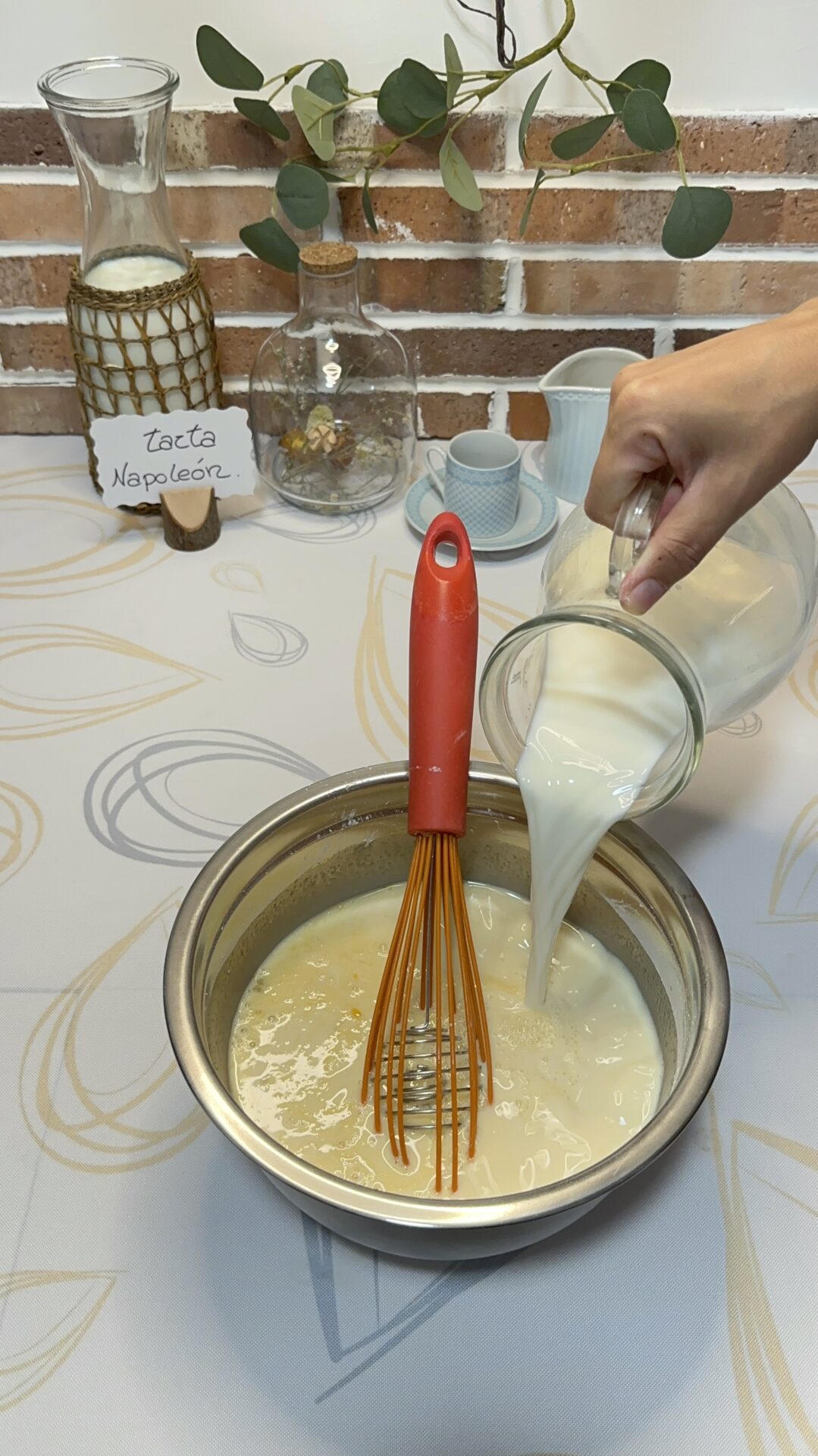 Agregamos el resto de leche y mezclamos