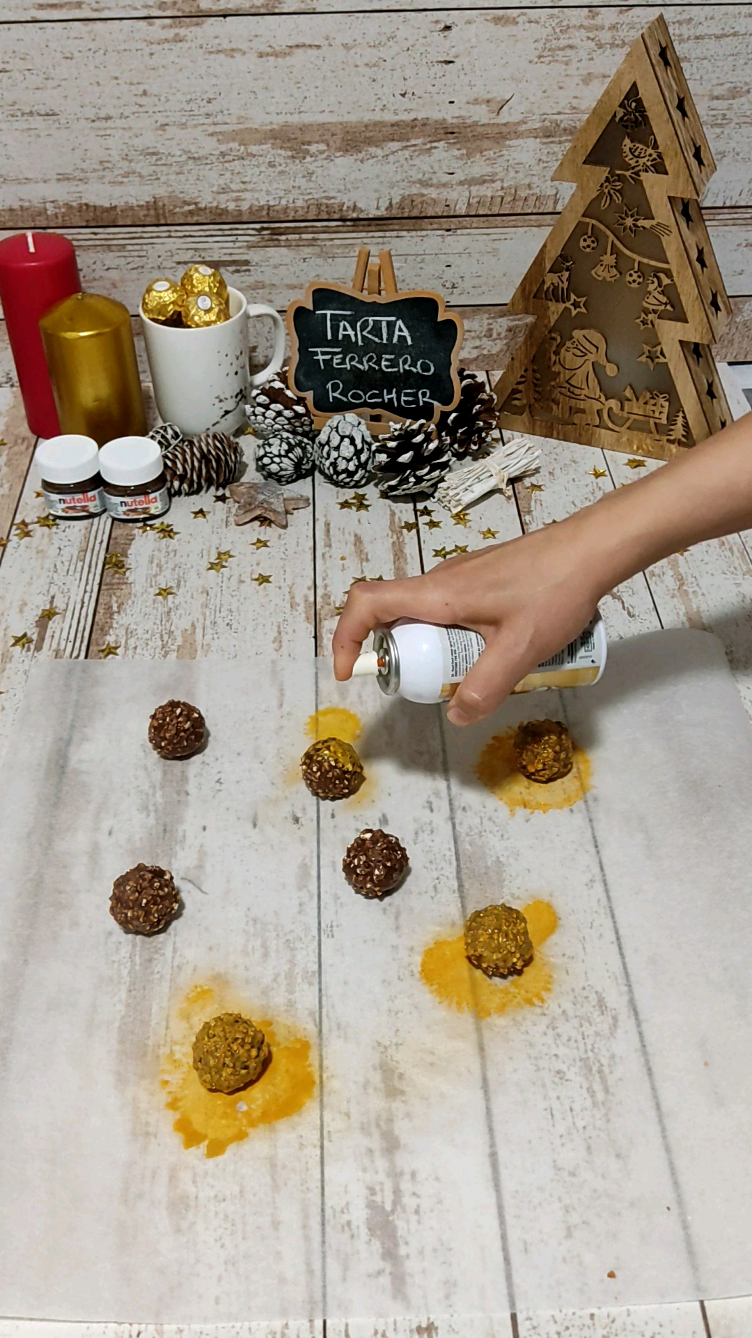 Rociamos los ferrero con spray dorado comestible