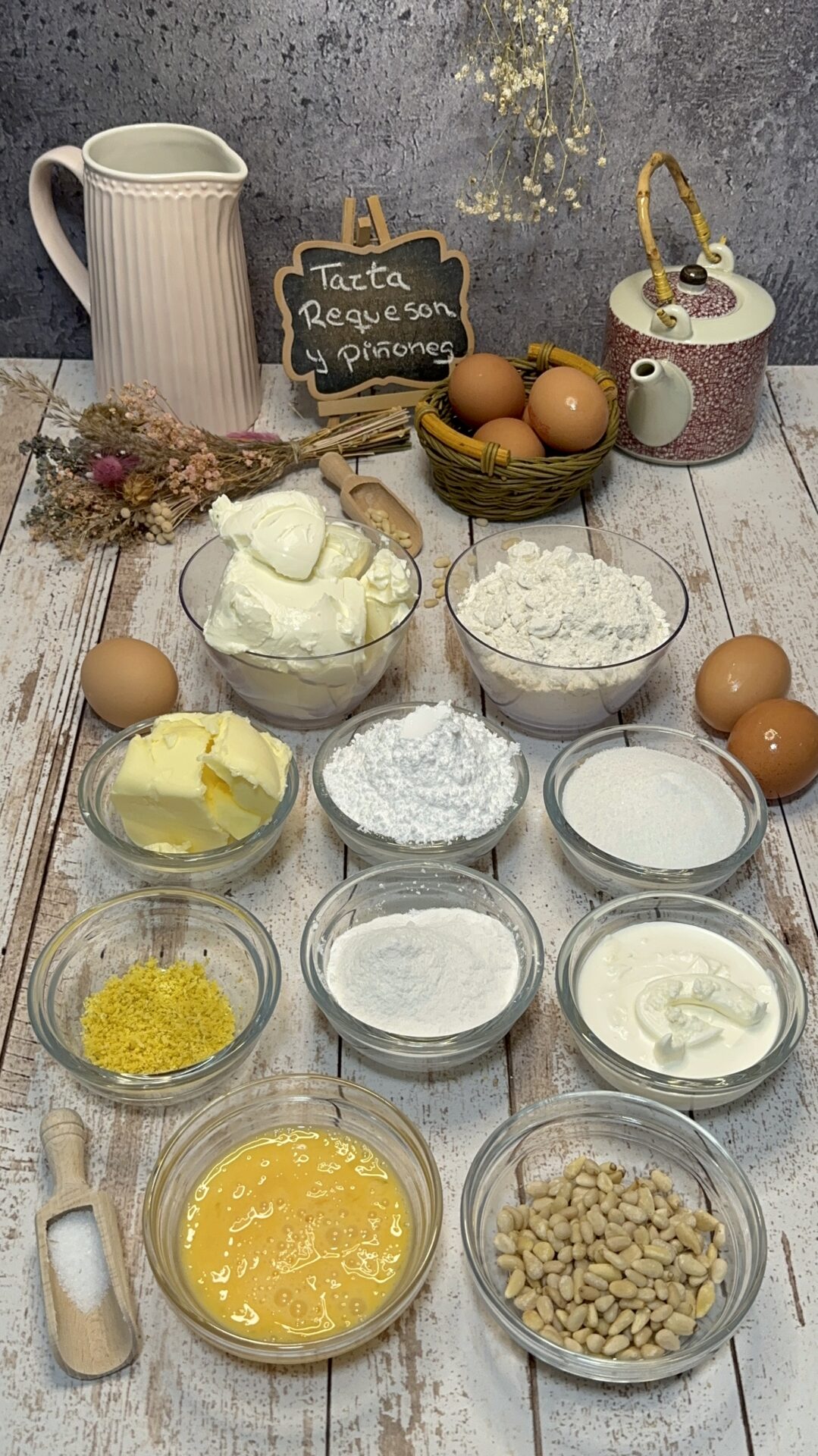 Ingredientes de nuestra tarta de requesón y piñones
