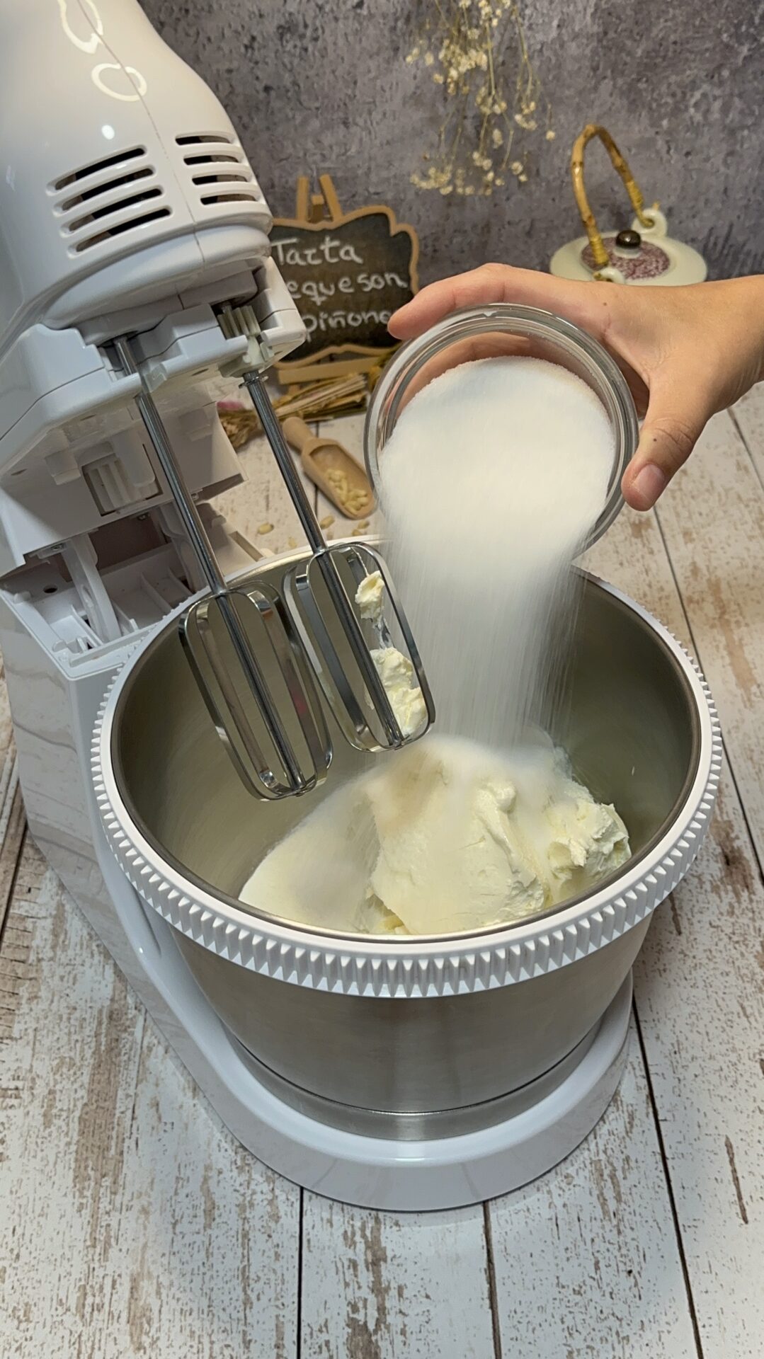Llevamos los ingredientes del relleno a un bol