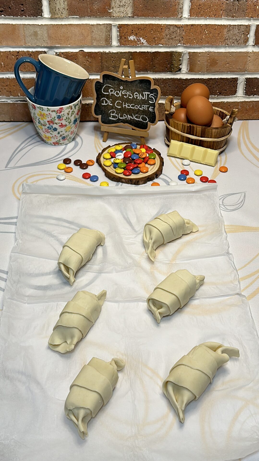 Nuestros croissants de chocolate blanco preparados para el horneado
