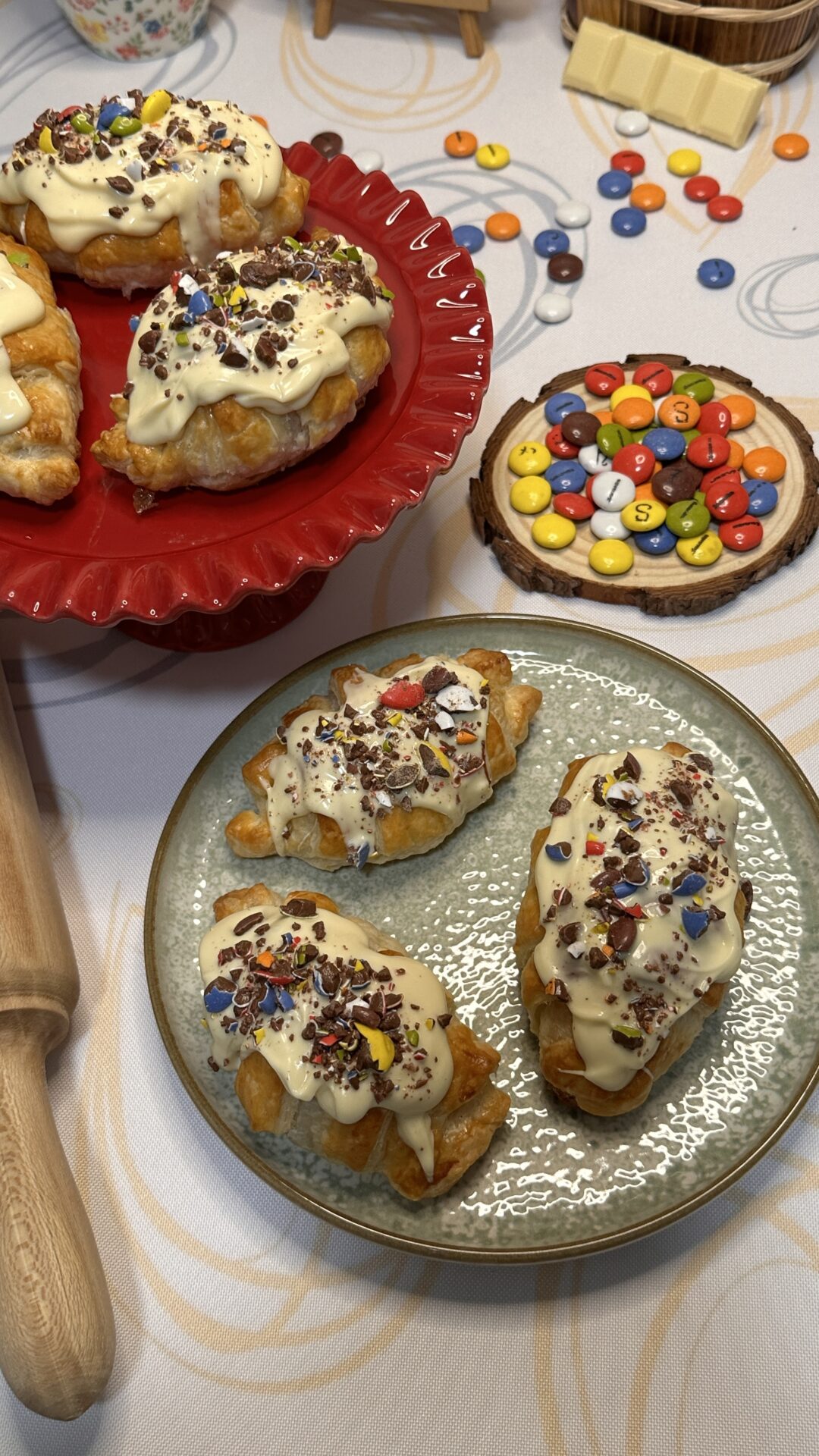 Deliciosos croissants de chocolate blanco