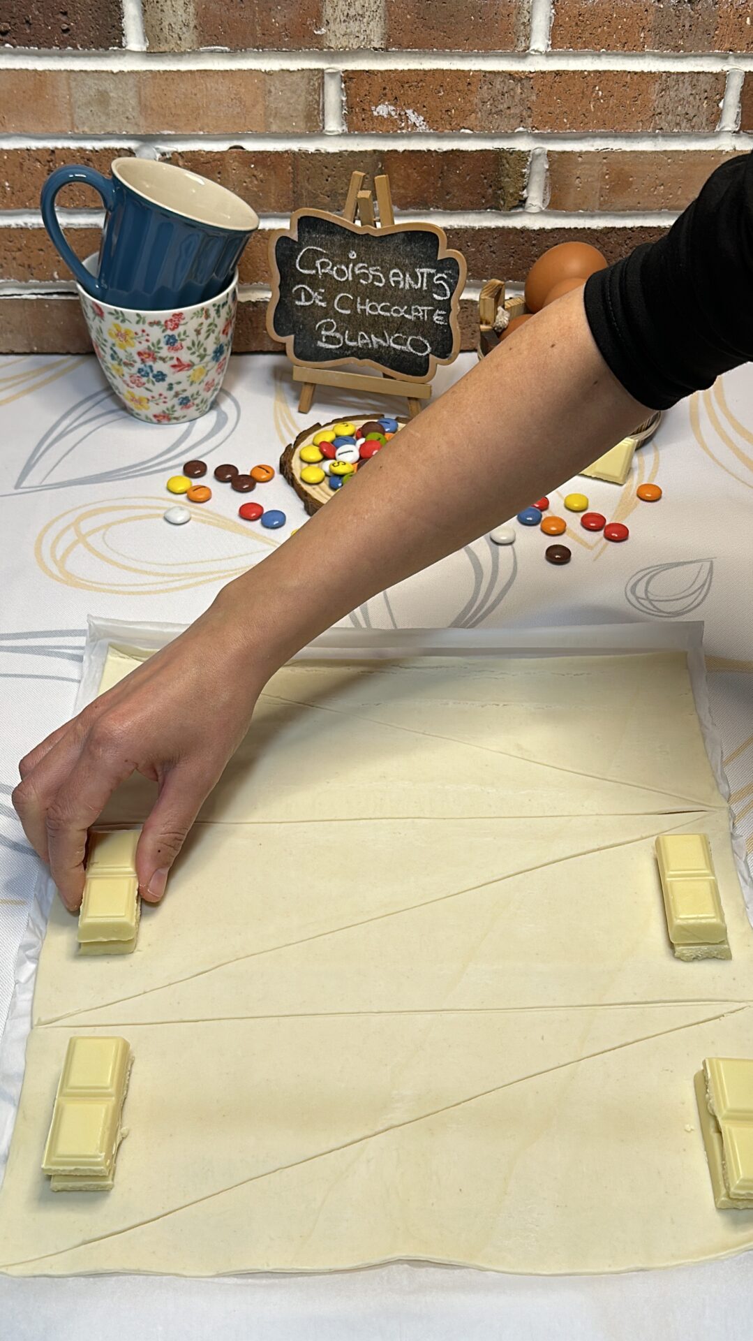 Colocamos las onzas de chocolate blanco en las bases