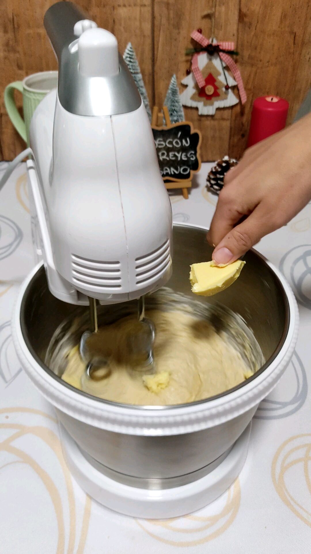 Tras el primer reposo añadimos la margarina