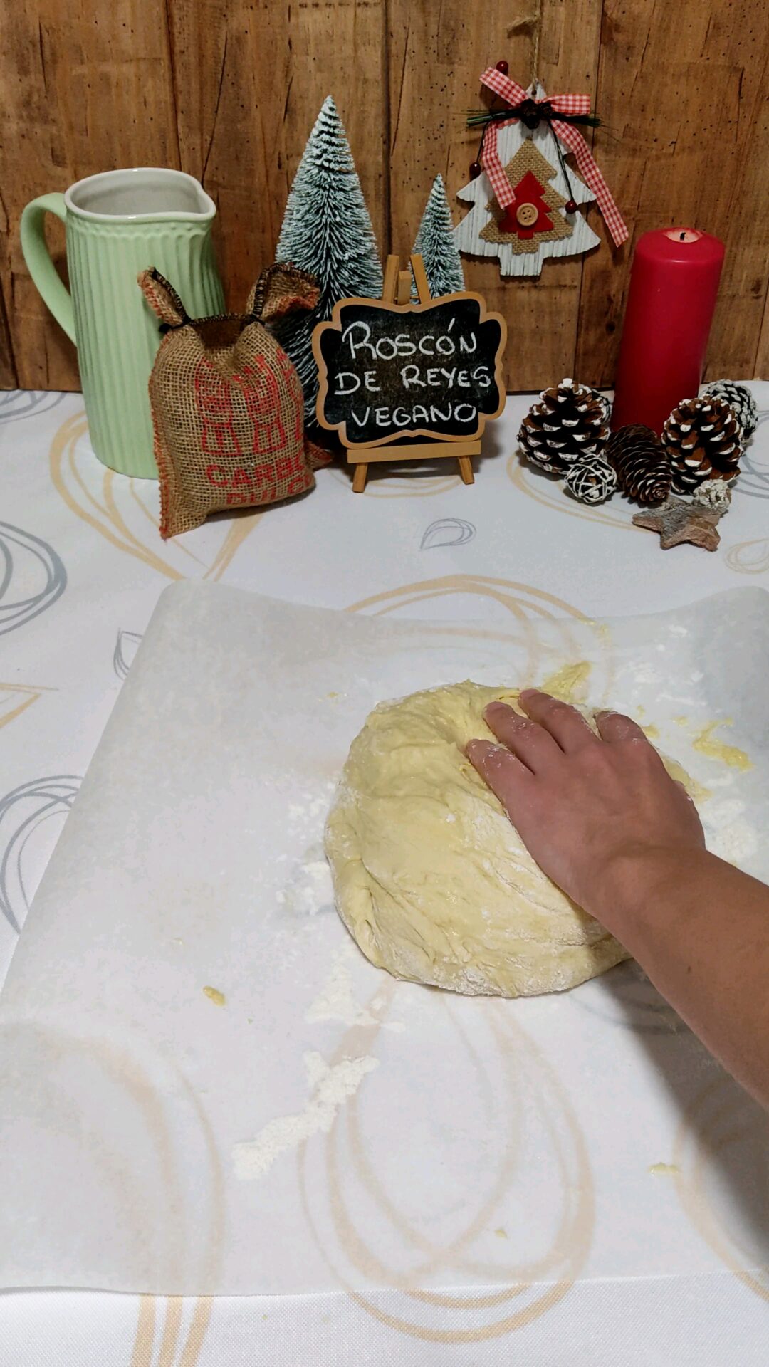 Desinflamos, volvemos a hacer una bola y dejamos reposar de nuevo