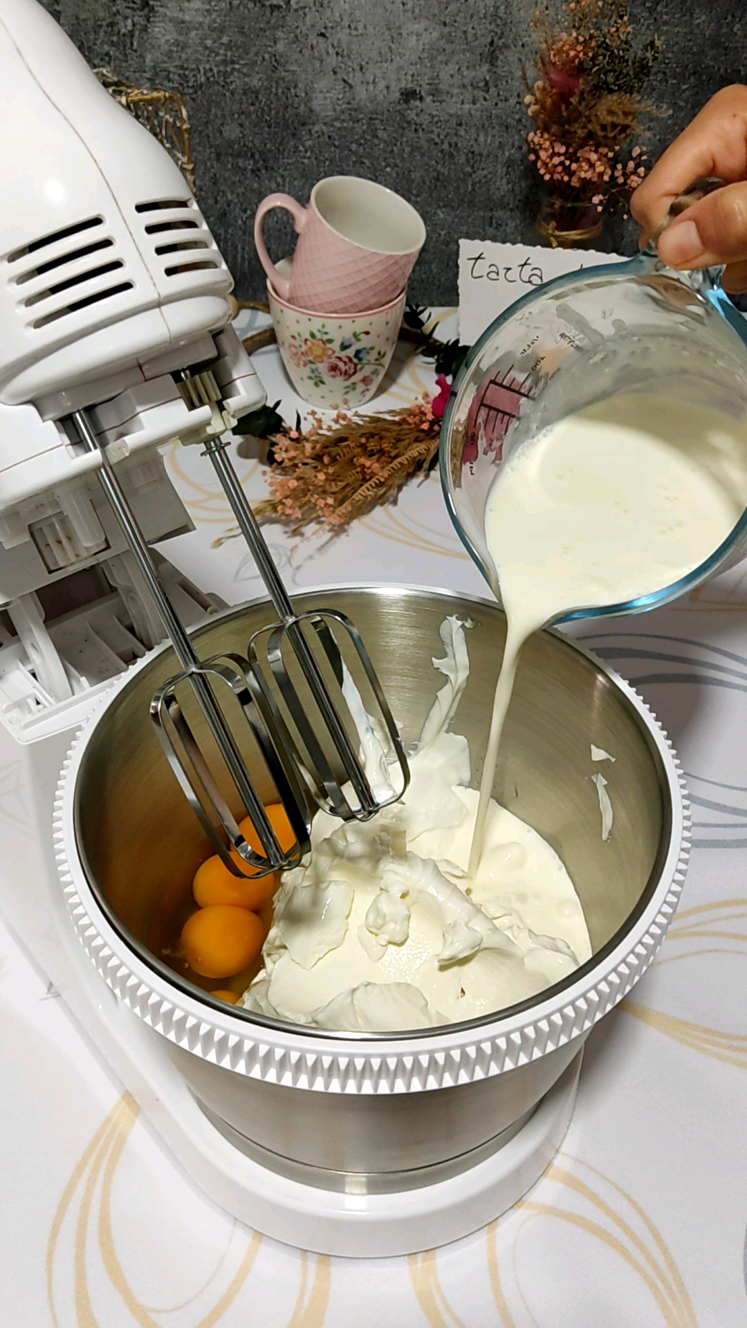Llevamos todos los ingredientes a un bol