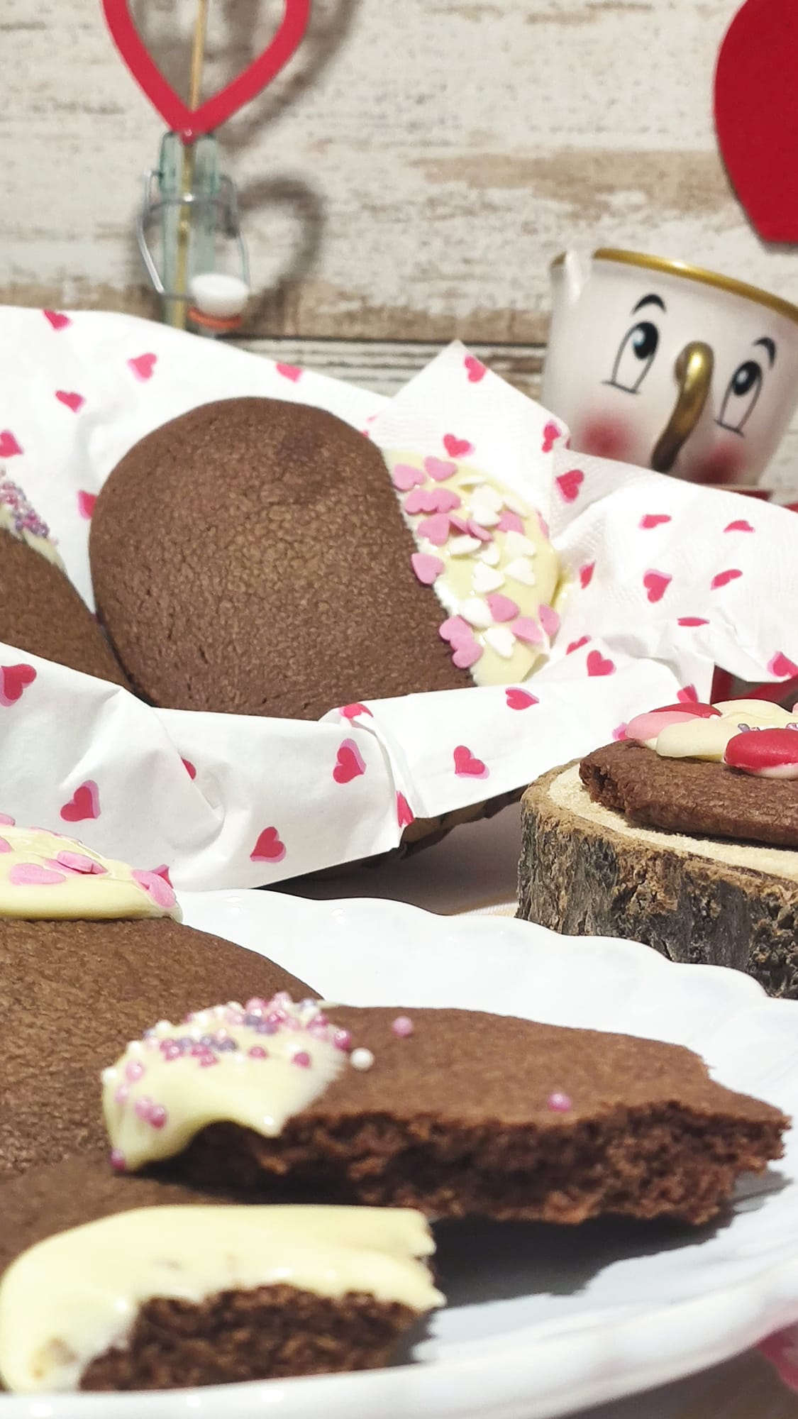 Deliciosas y románticas cookies de corazón de chocolate