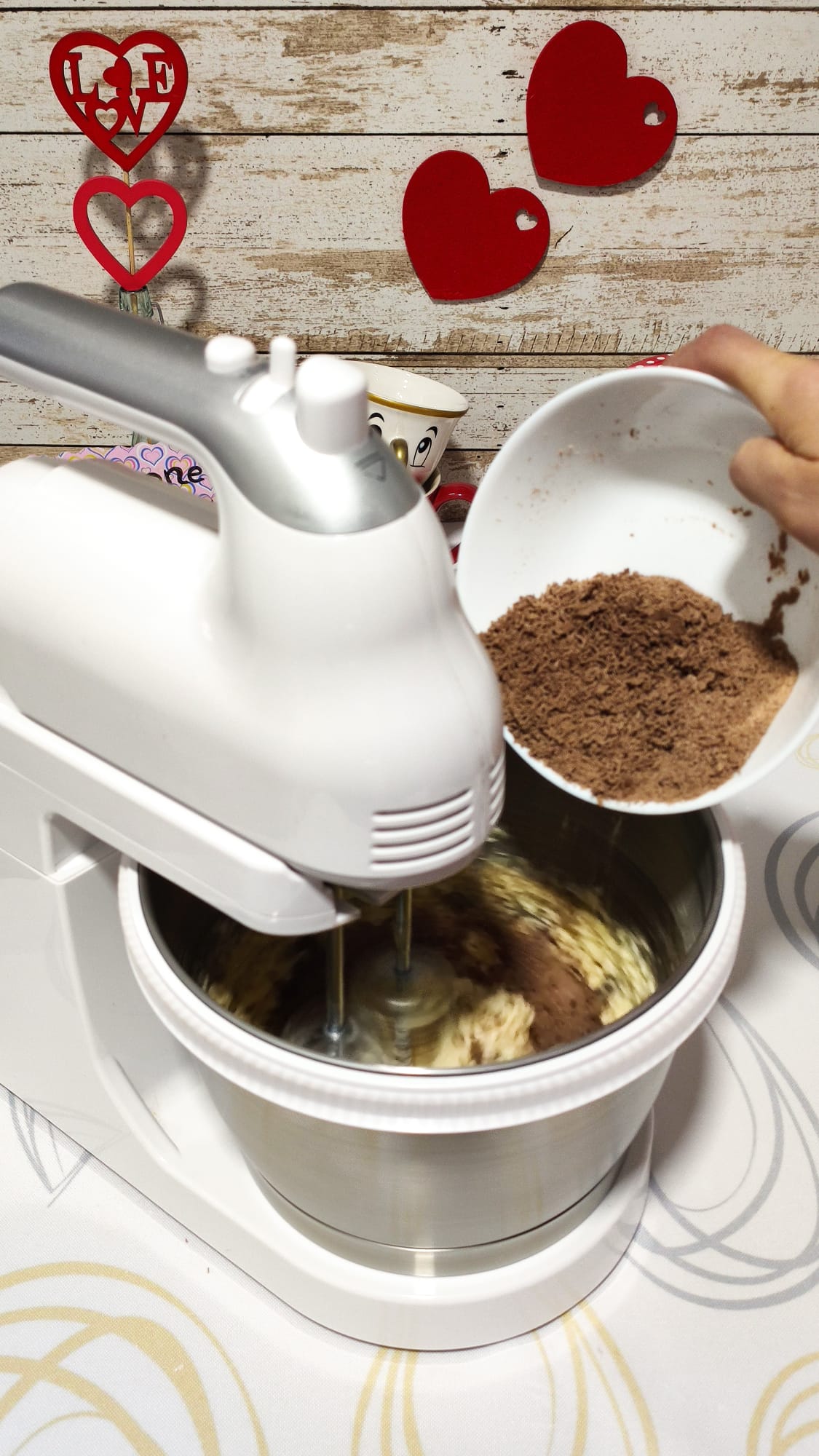 Incorporamos el chocolate con leche rallado y la sal