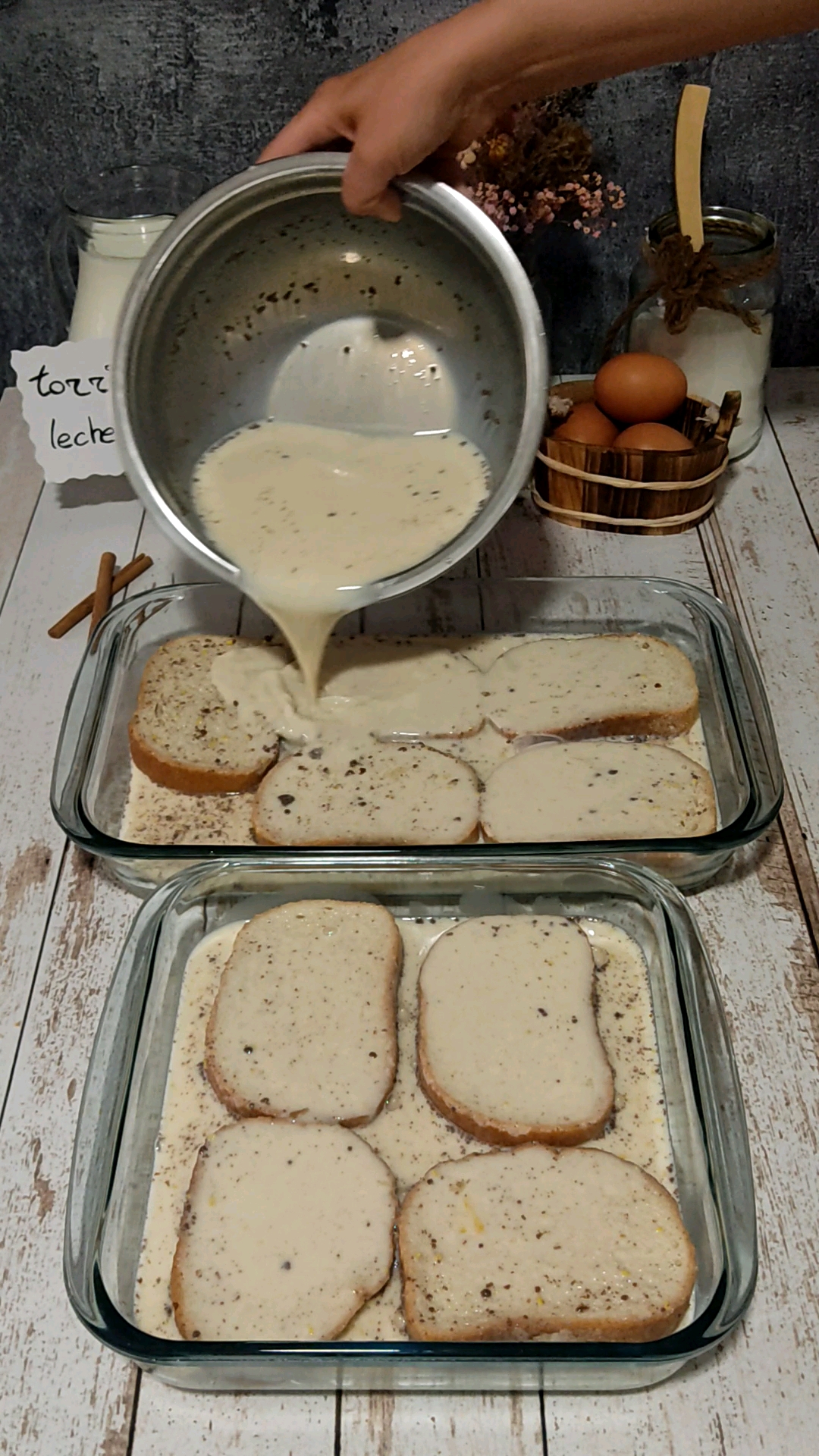 Imagen 12 Vertemos la mezcla sobre las torrijas