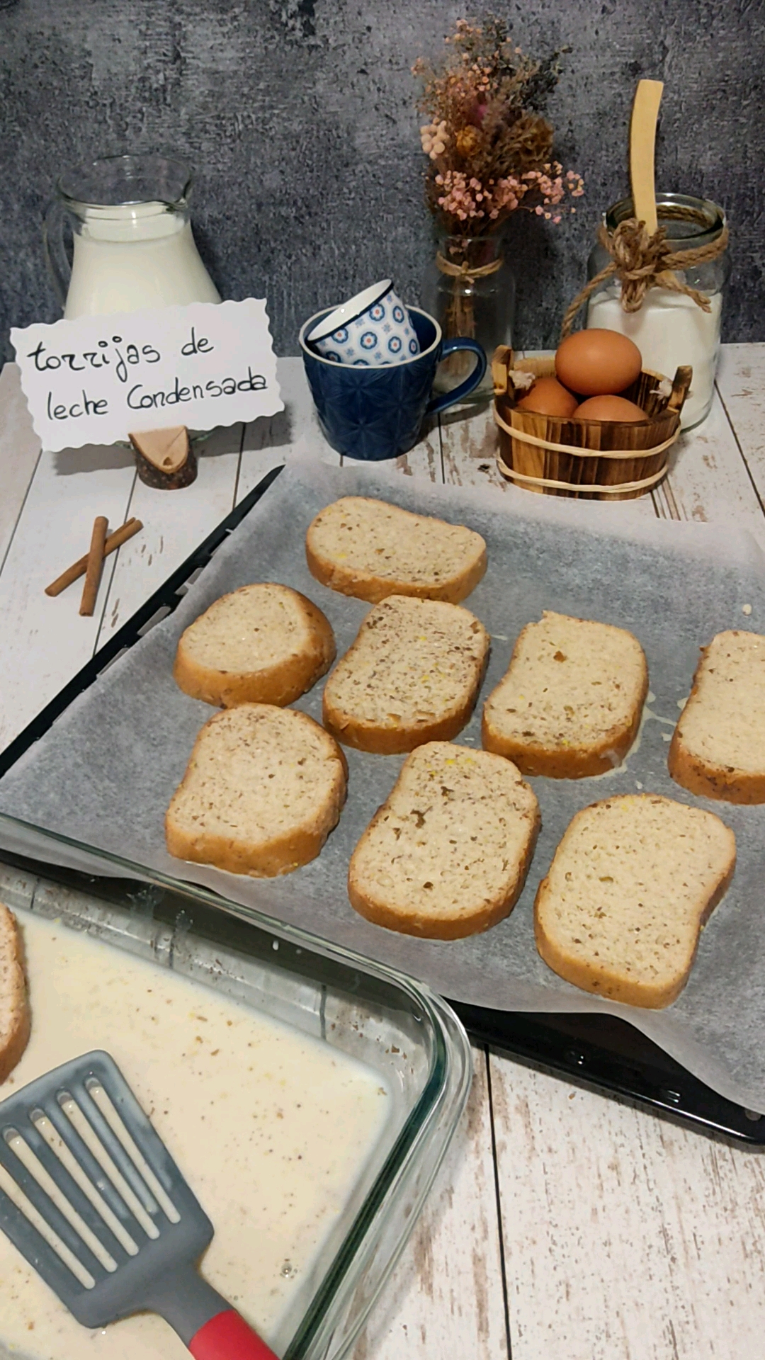 Imagen 15 Llevamos las torrijas de leche condensada a la bandeja del horno