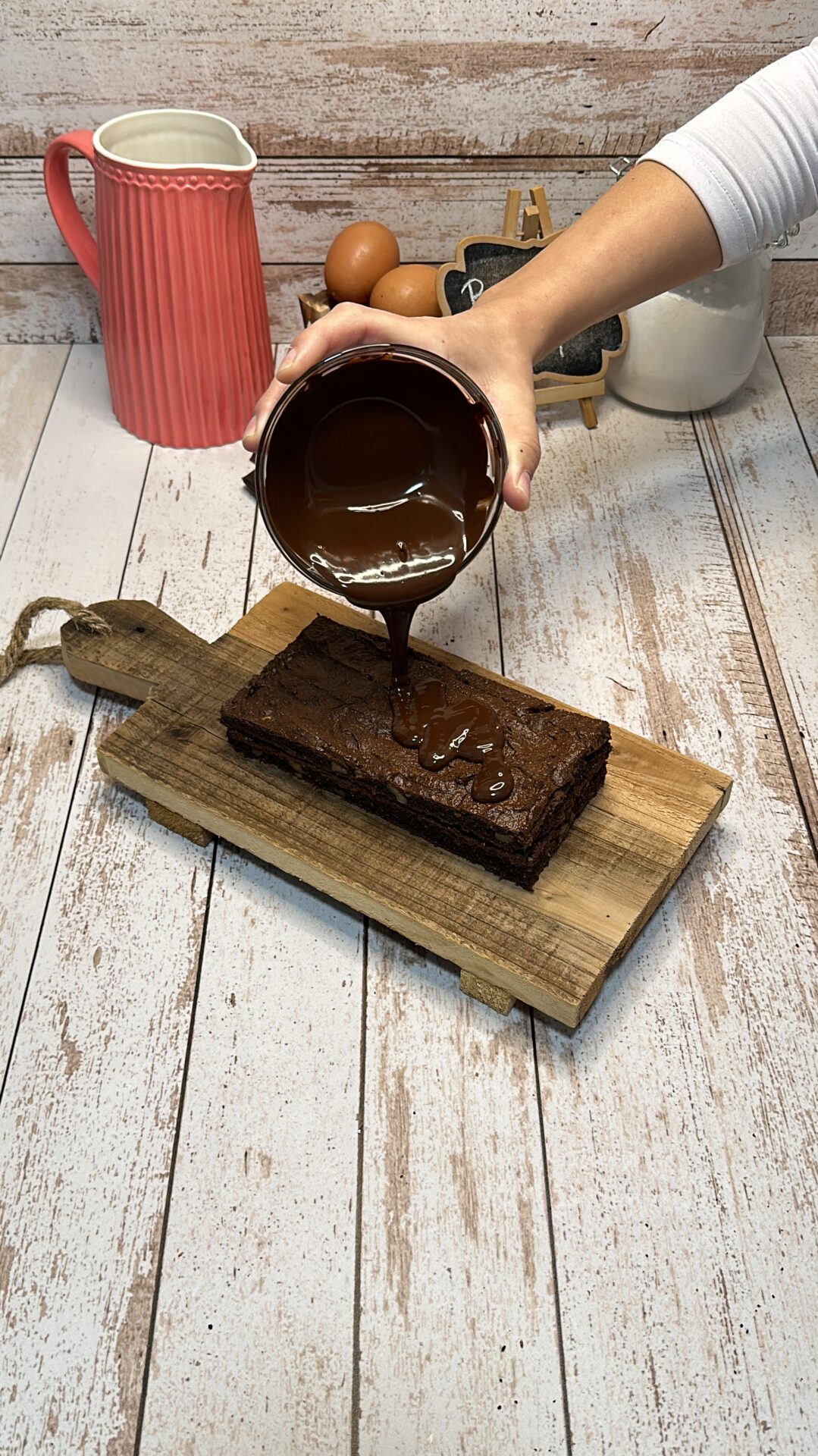 Vertemos el chocolate fundido en el microondas