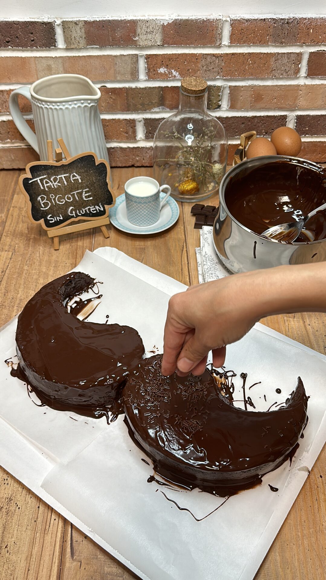 Espolvoreamos con fideos de chocolate