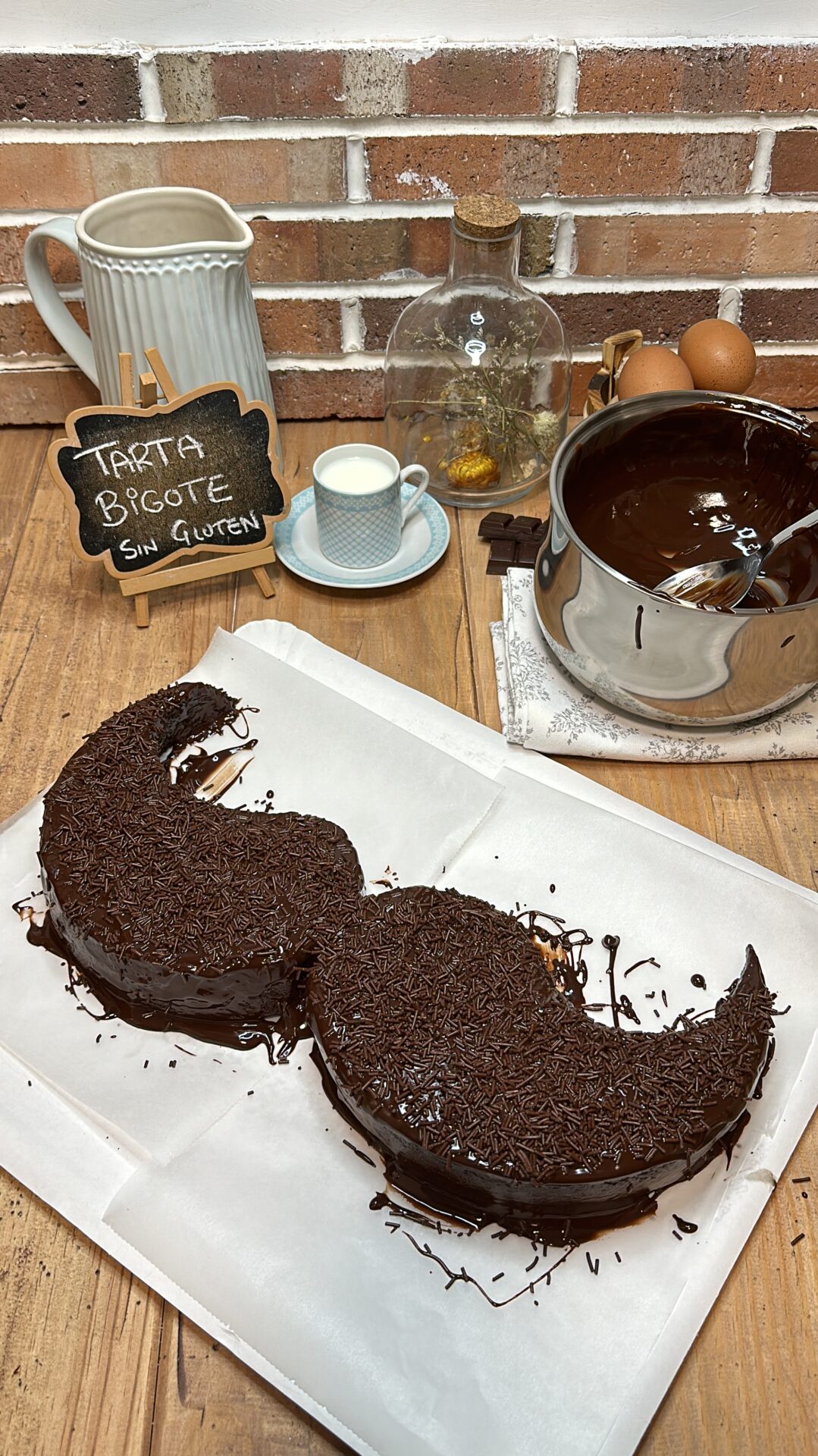 Aquí tenemos nuestra tarta bigote sin gluten finalizada