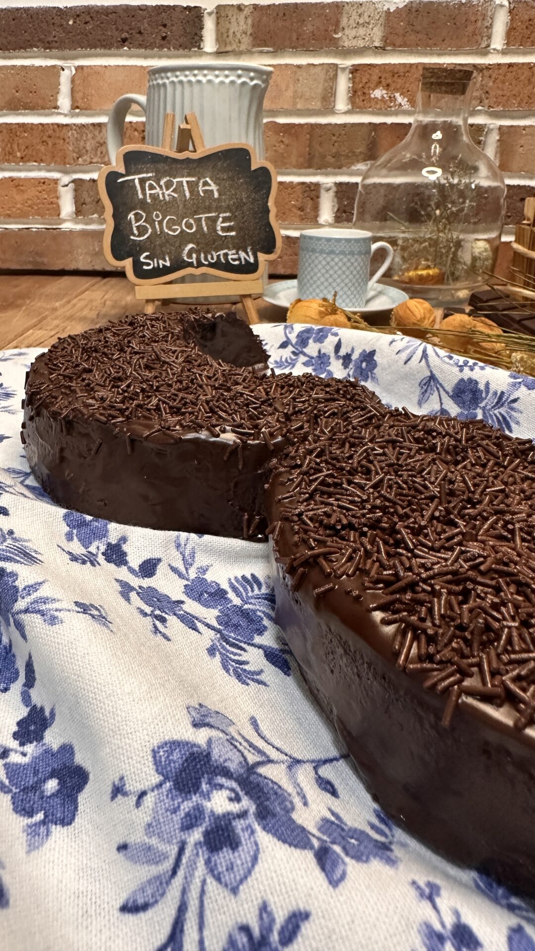 Deliciosa y divertida tarta bigote sin gluten