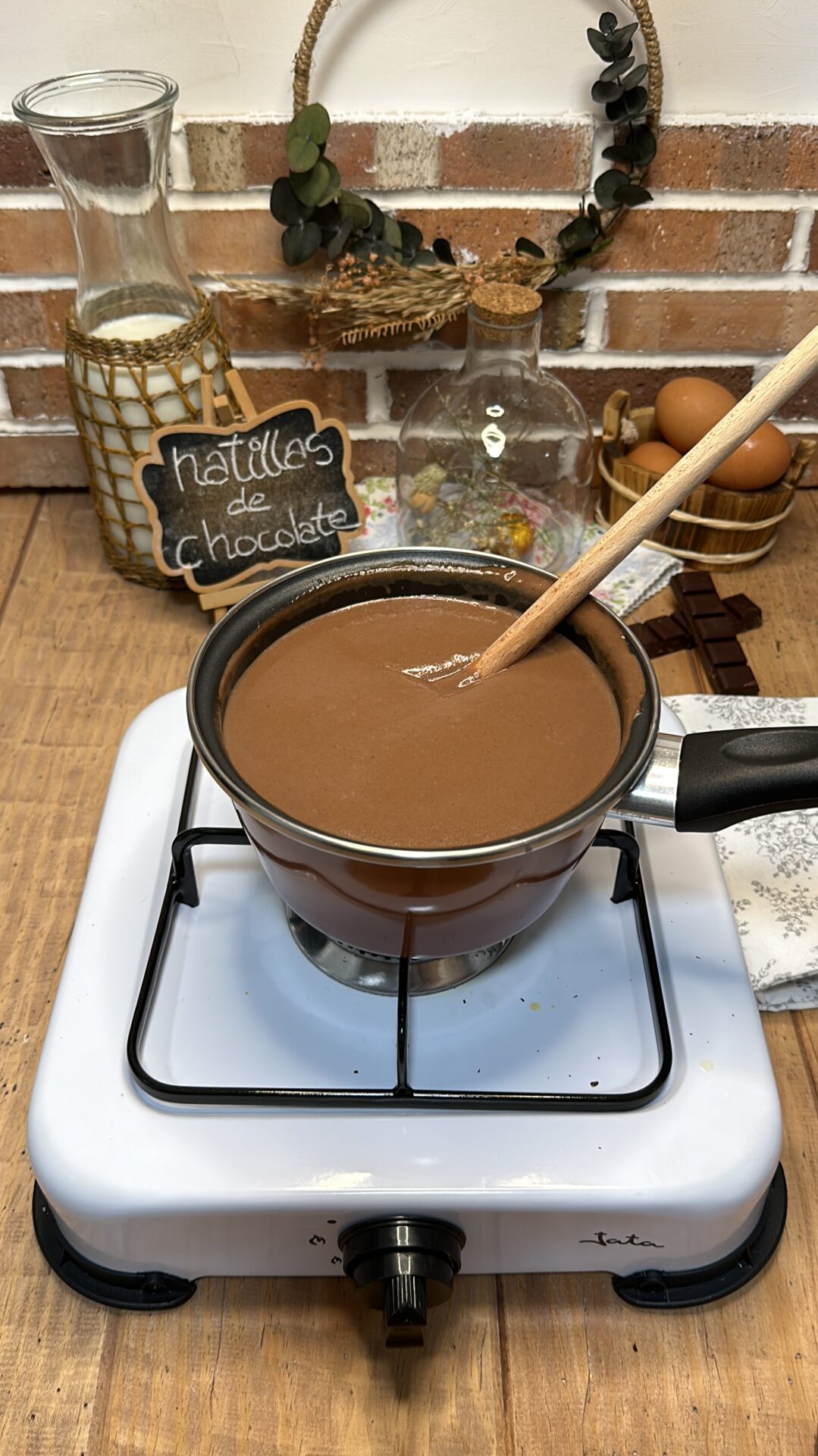 Removemos hasta que la crema espese
