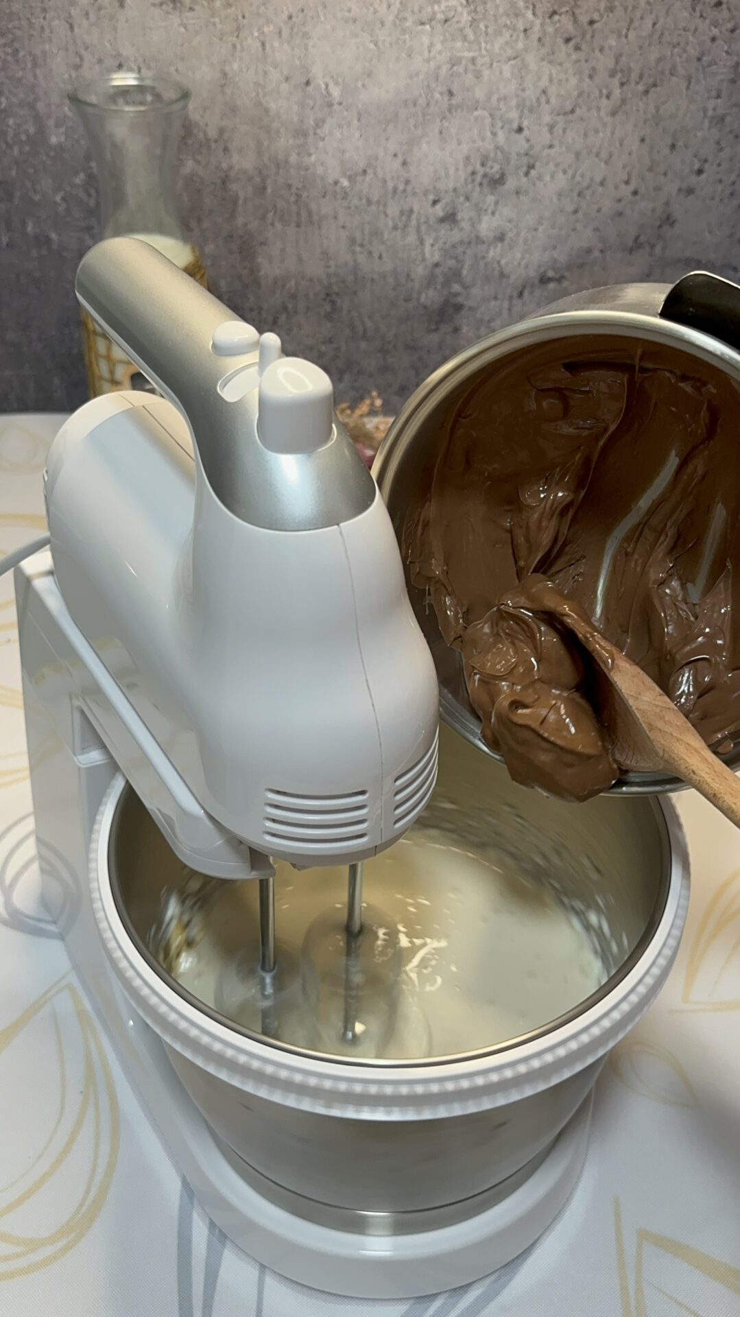 Añadimos el chocolate fundido