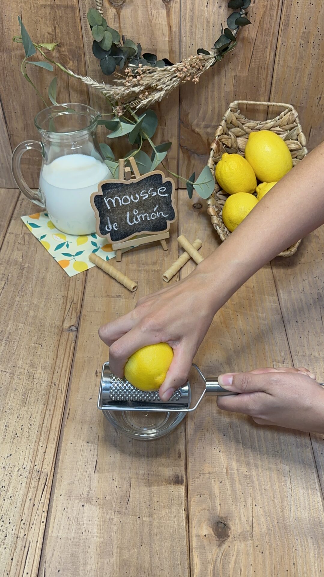Obtenemos la ralladura de los limones