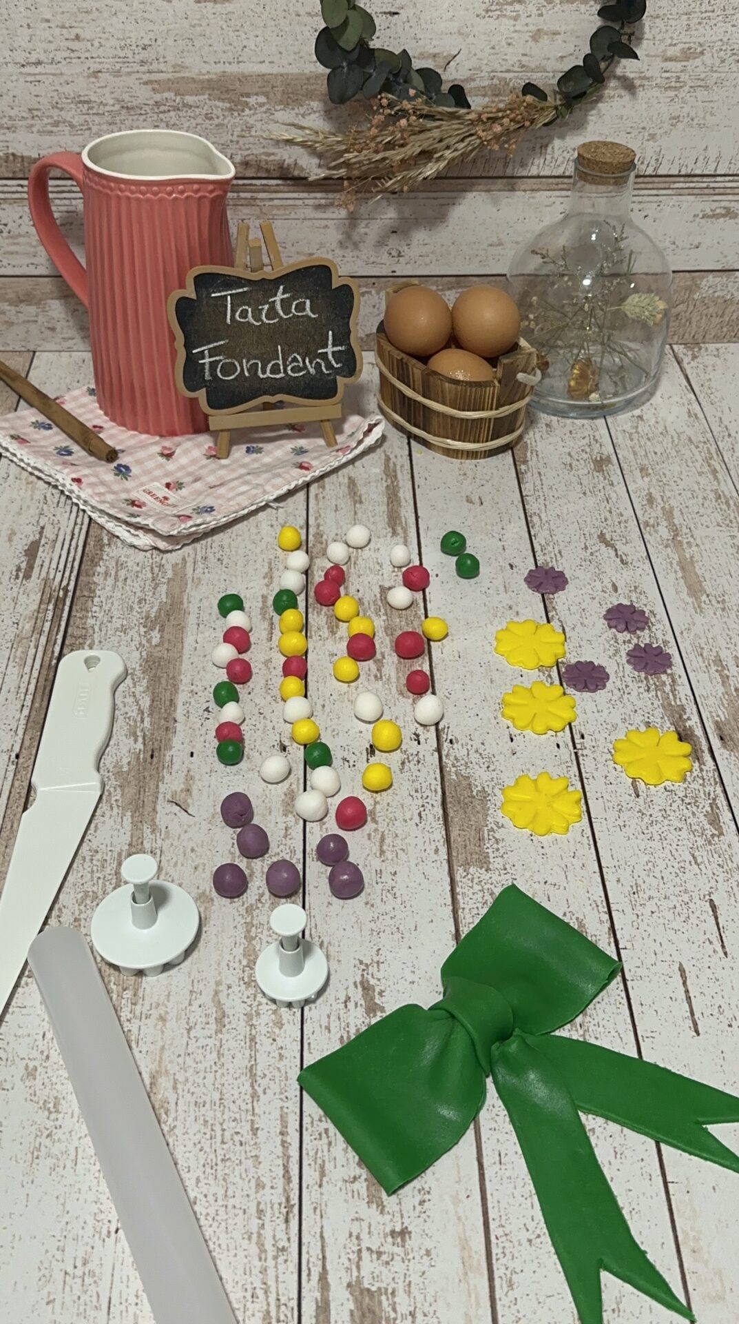 Decoración para nuestra tarta lazo de fondant