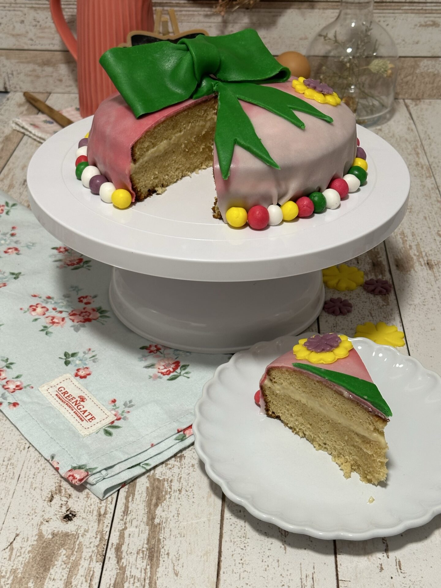 Atrévete con nuestra deliciosa tarta lazo de fondant