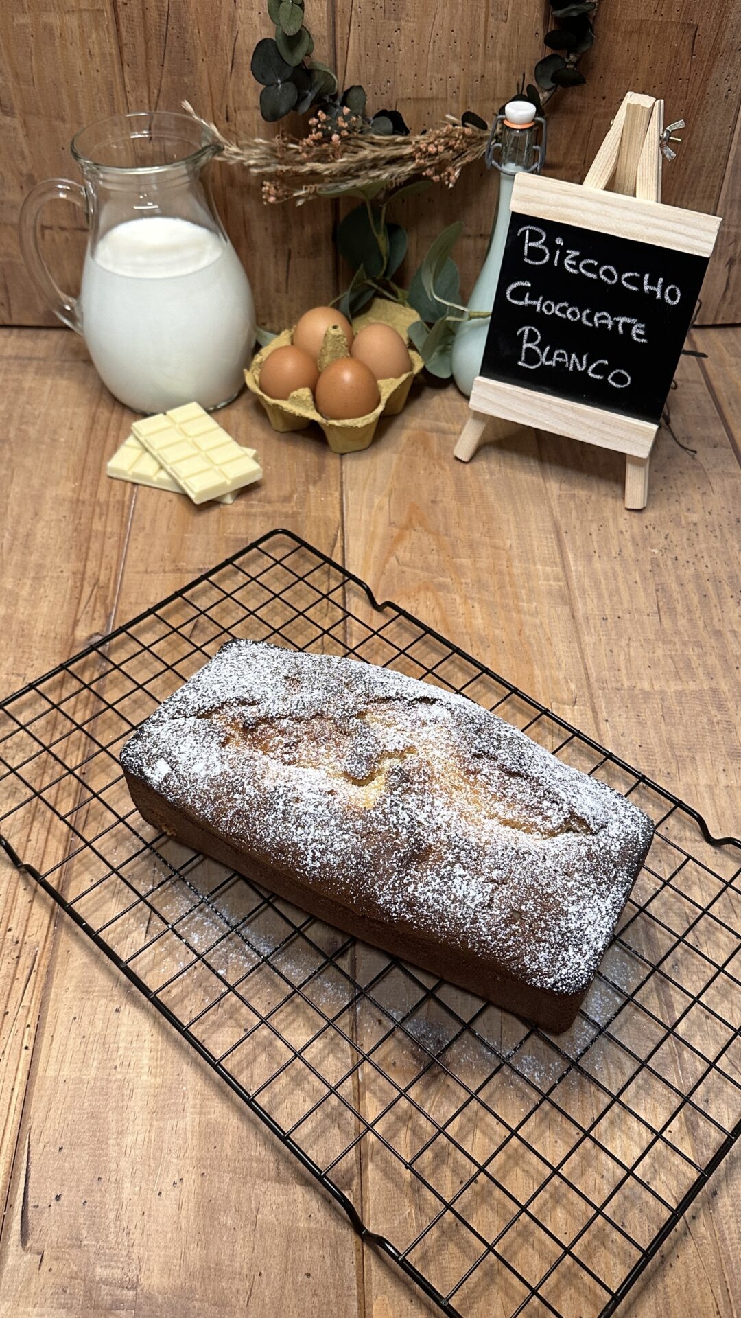 Aquí tenemos nuestro bizcocho de chocolate blanco finalizado