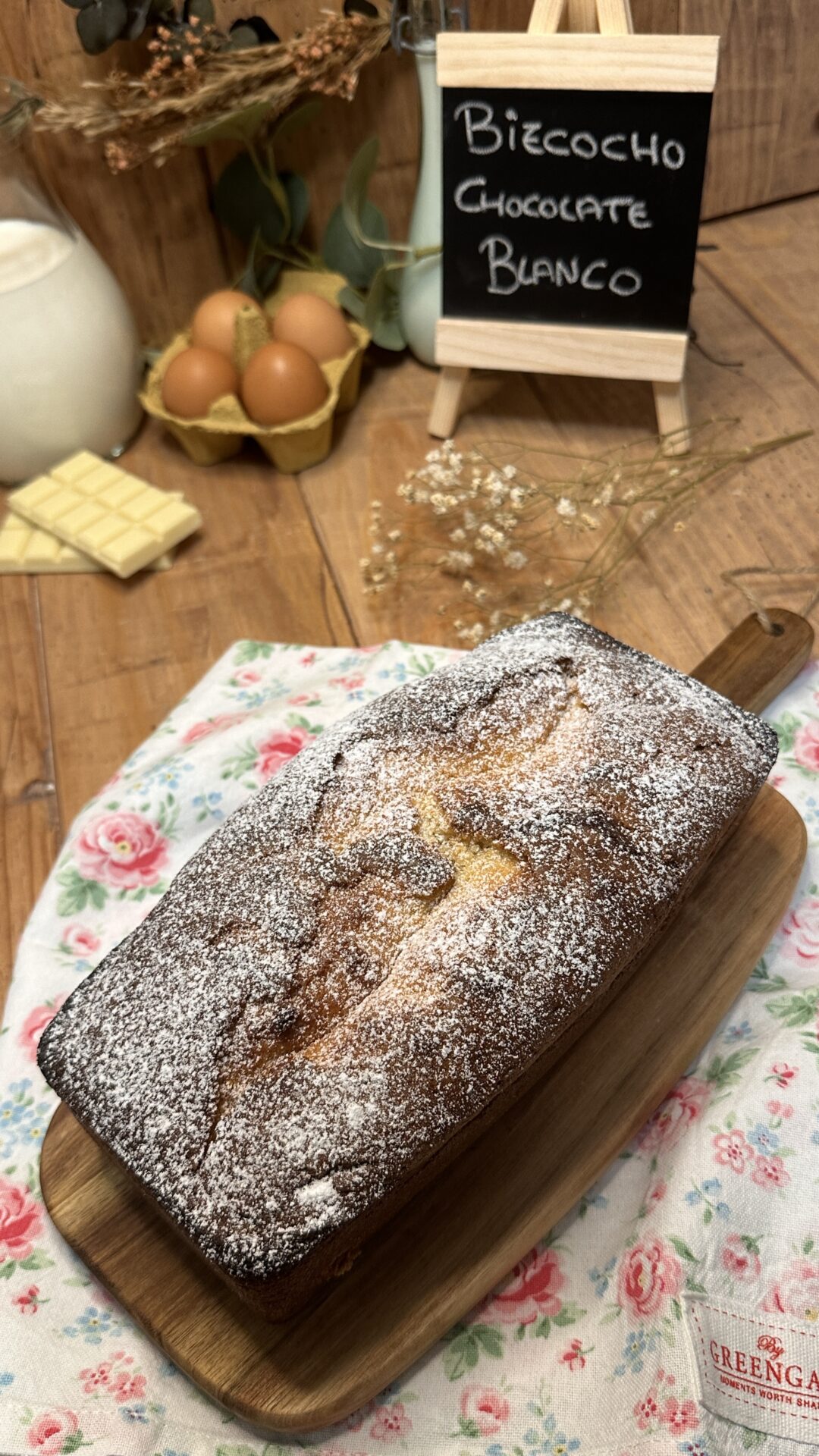 Prueba nuestro increíble bizcocho de chocolate blanco