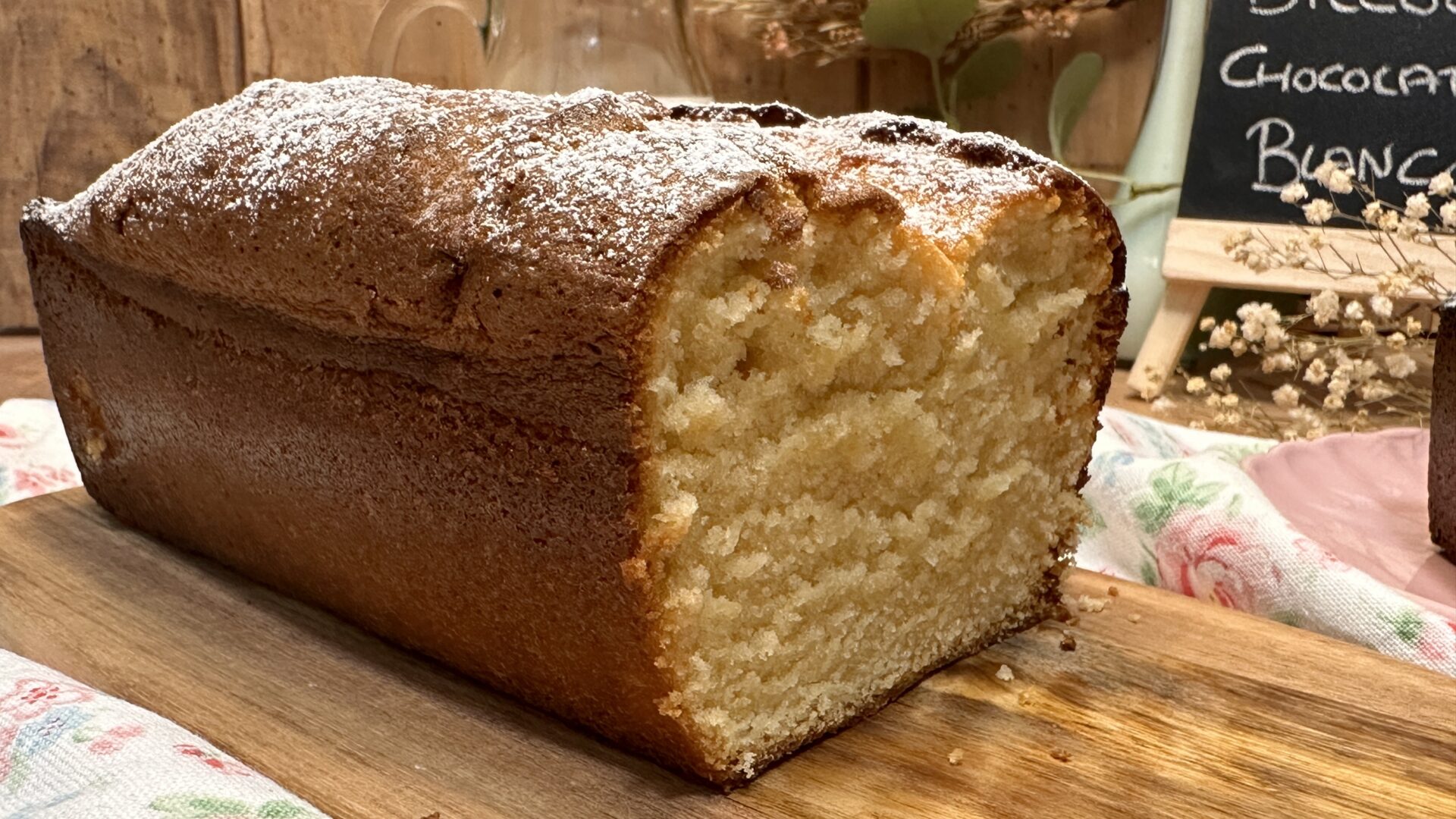 Atrévete con nuestro esponjoso y húmedo bizcocho de chocolate blanco