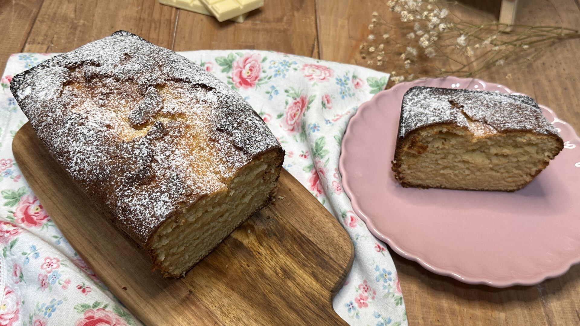 Atrévete con nuestro húmedo y delicado bizcocho de chocolate blanco