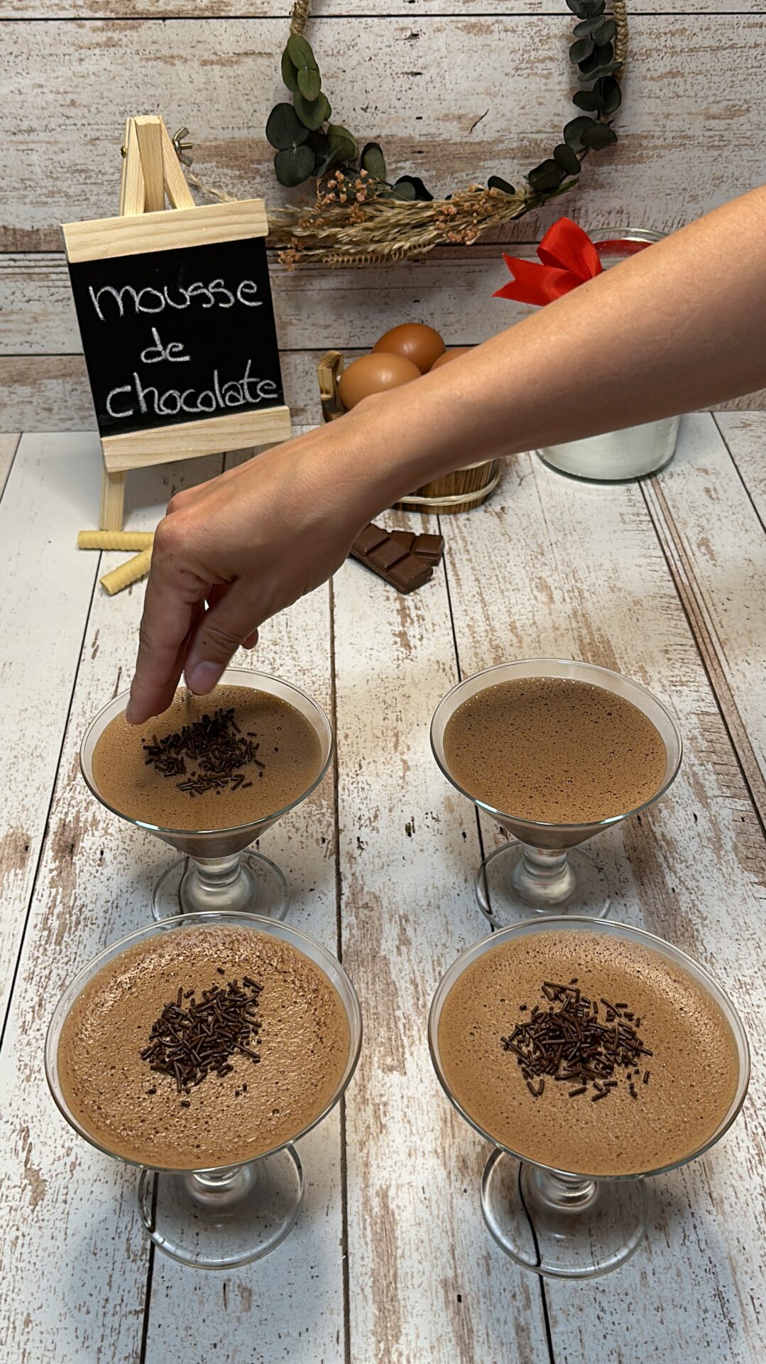 Imagen 19 Decoramos la mousse de chocolate con los fideos de chocolate