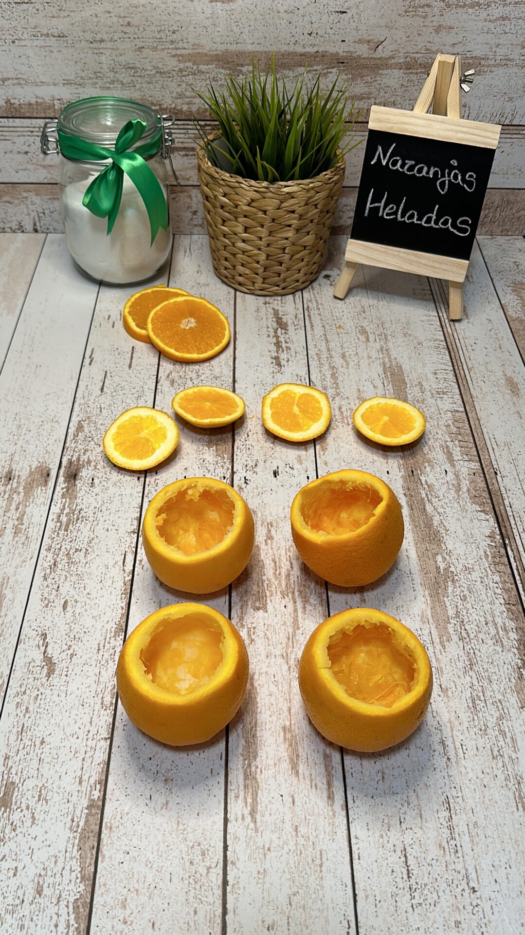 Llevamos las naranjas vacías y las tapas al congelador