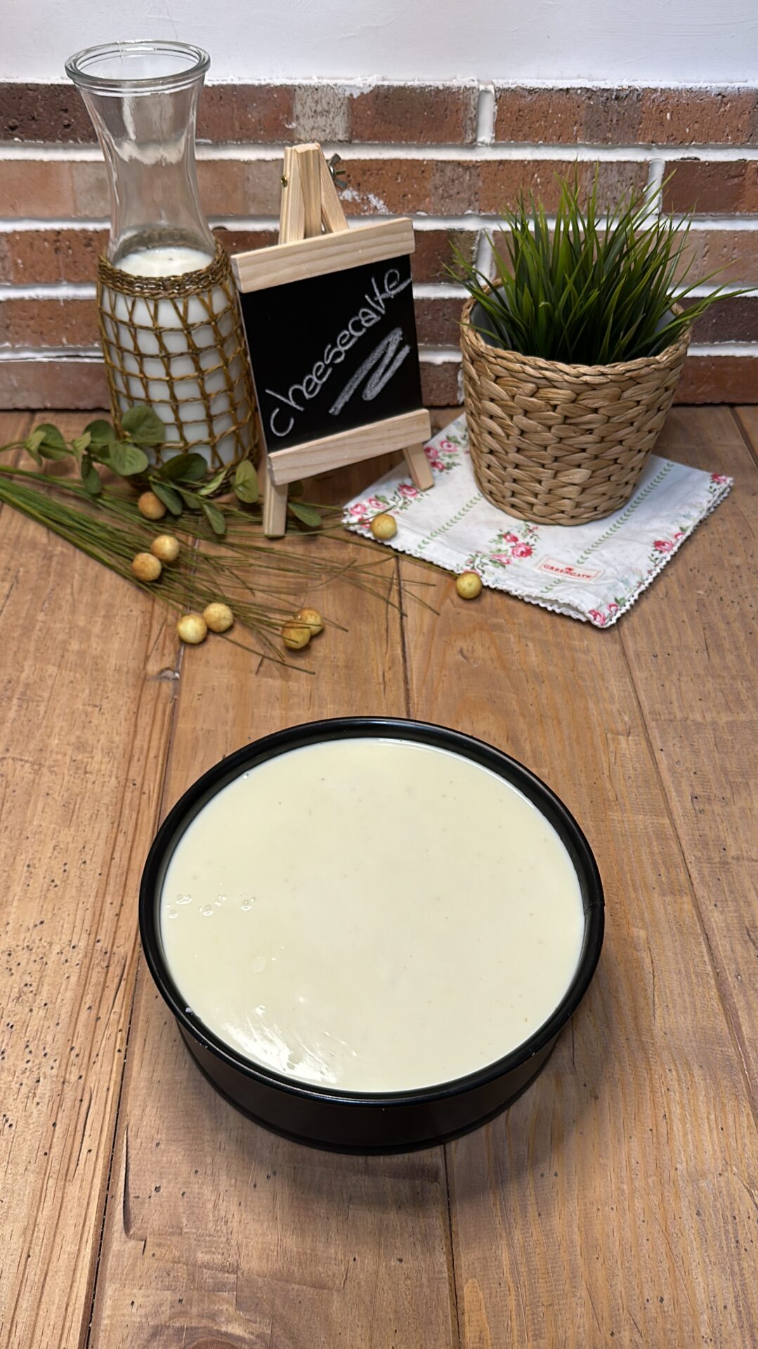 Enfriamos nuestra cheesecake en la nevera hasta que solidifique