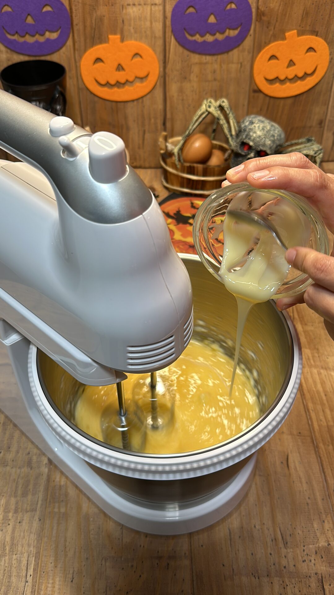 Incorporamos la leche condensada