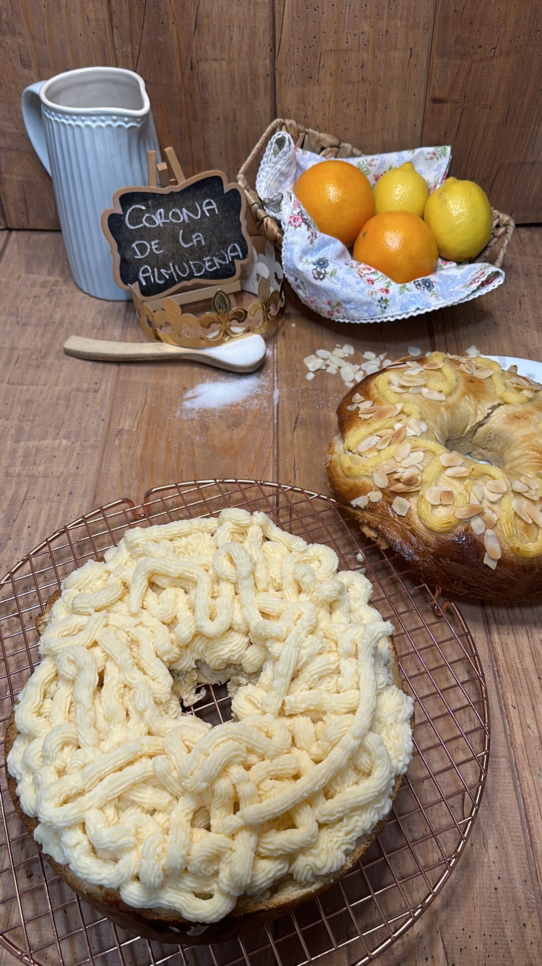 Rellenamos la corona con la crema pastelera