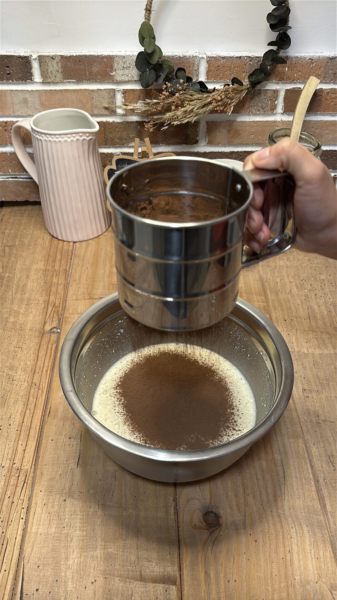Tamizamos el cacao sobre la mezcla