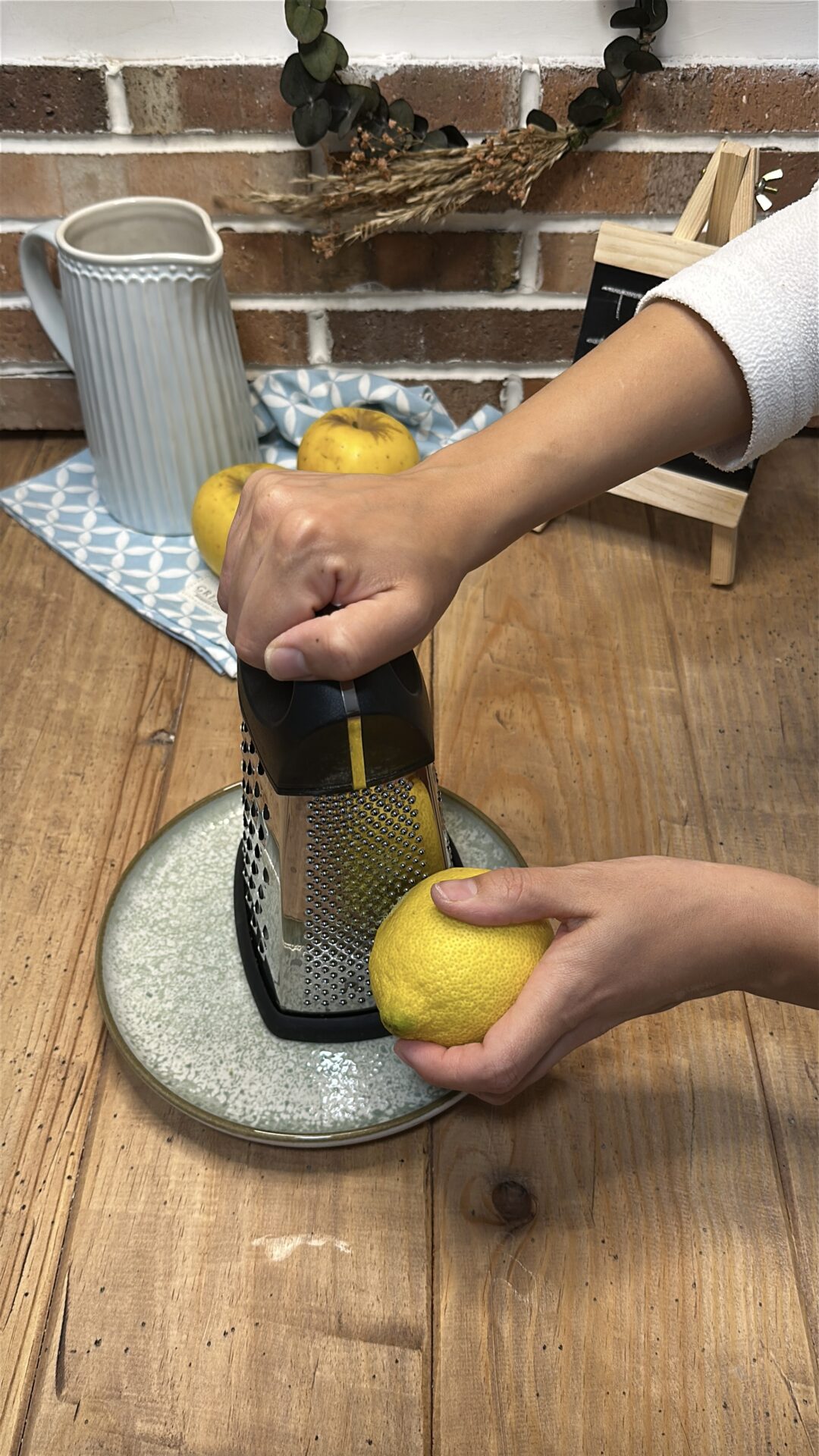 Rallamos la piel del limón