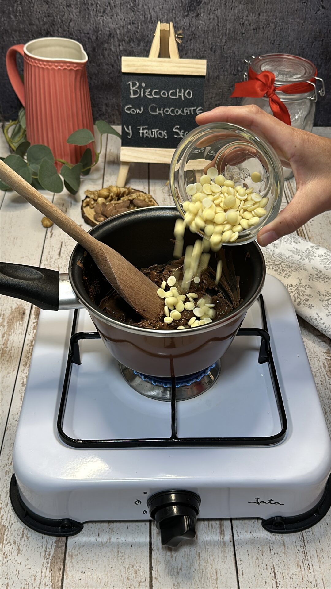 Calentamos la manteca de cacao y el chocolate