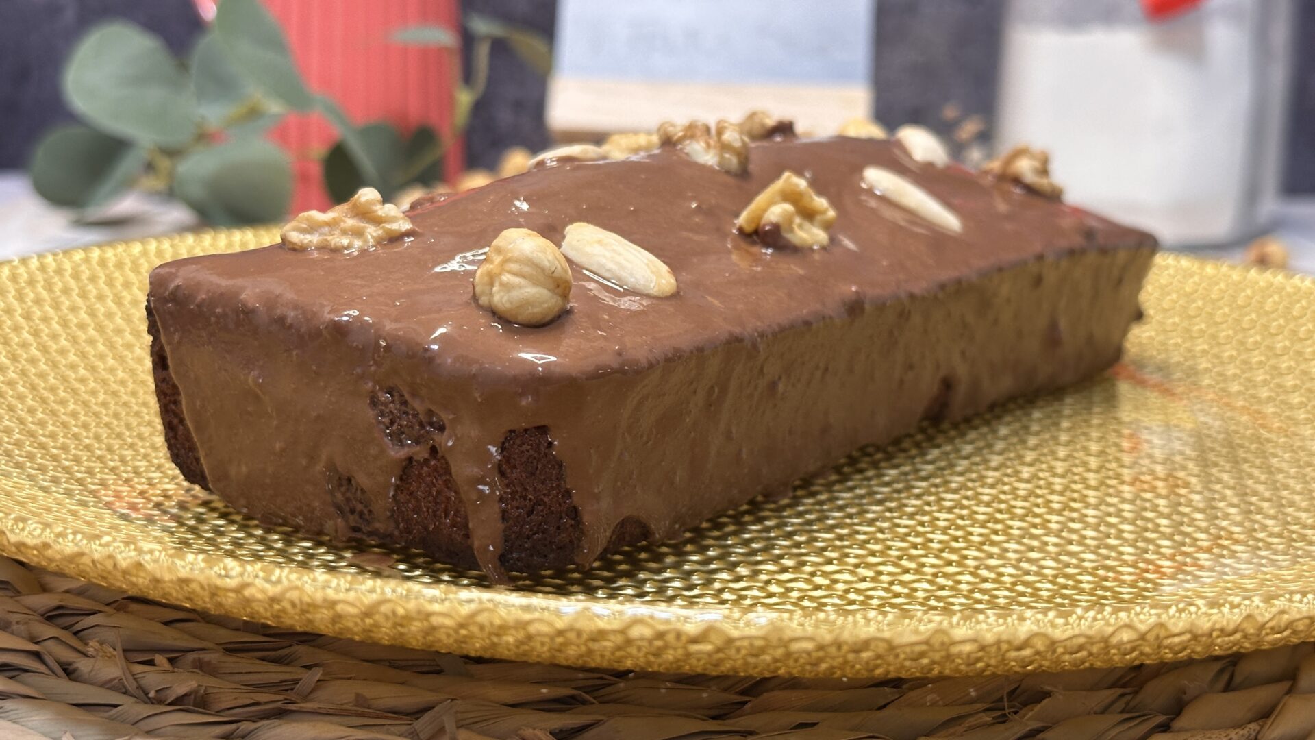Nuestro bizcocho de chocolate y frutos secos listo para devorar