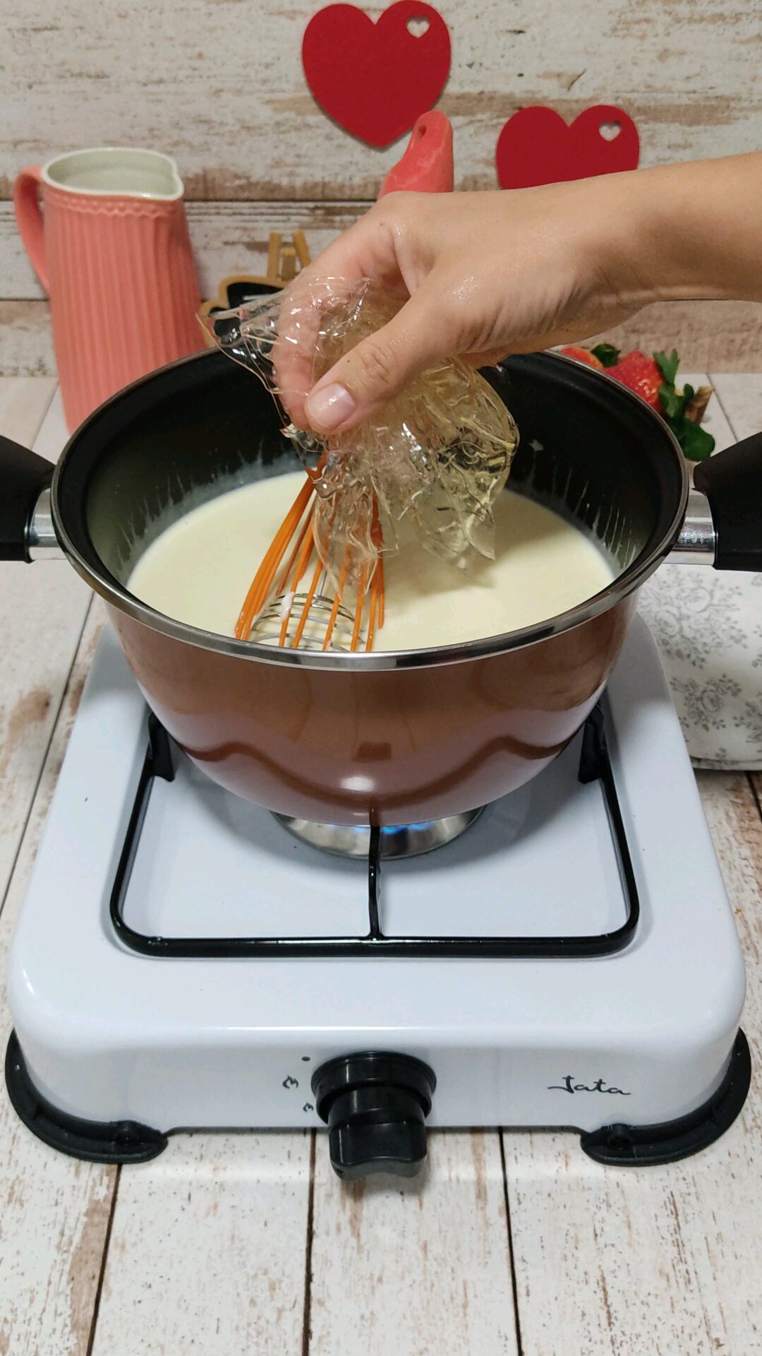 Incorporamos las láminas de gelatina ya hidratadas