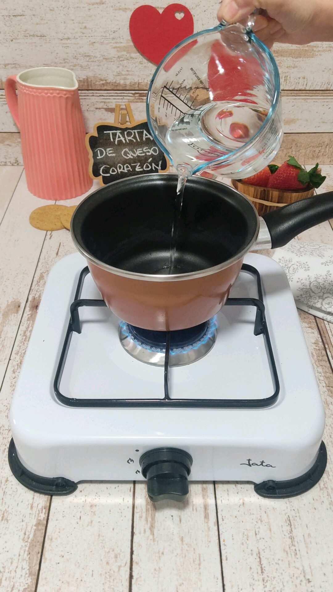 Calentamos el agua en un cazo