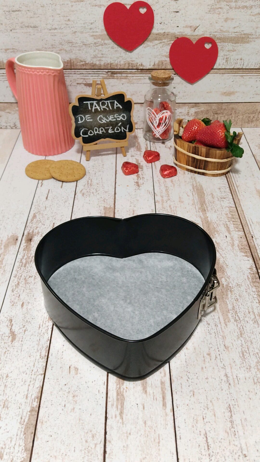 Preparamos el molde de nuestra tarta corazón de queso