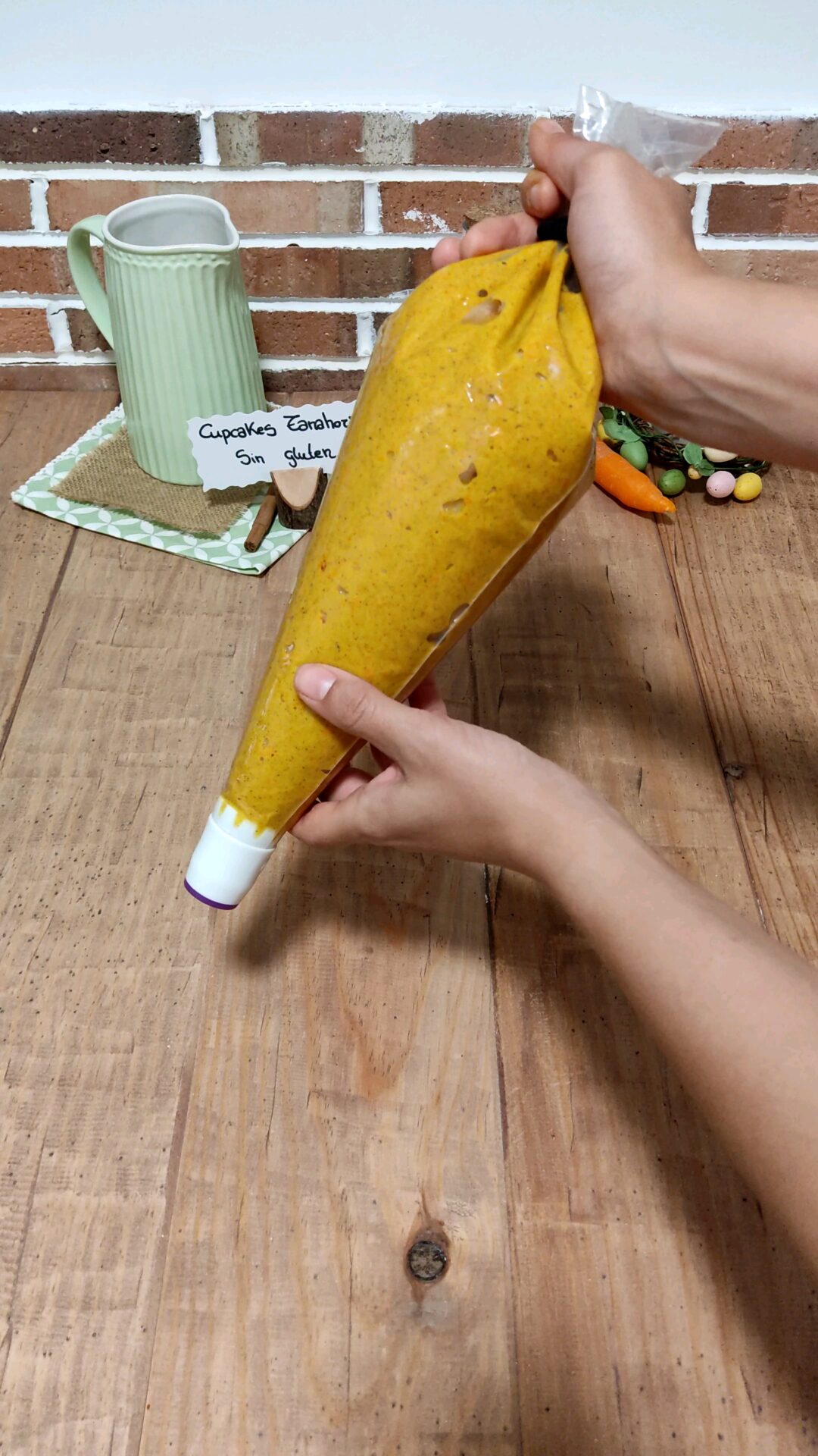Introducimos la masa en una manga pastelera