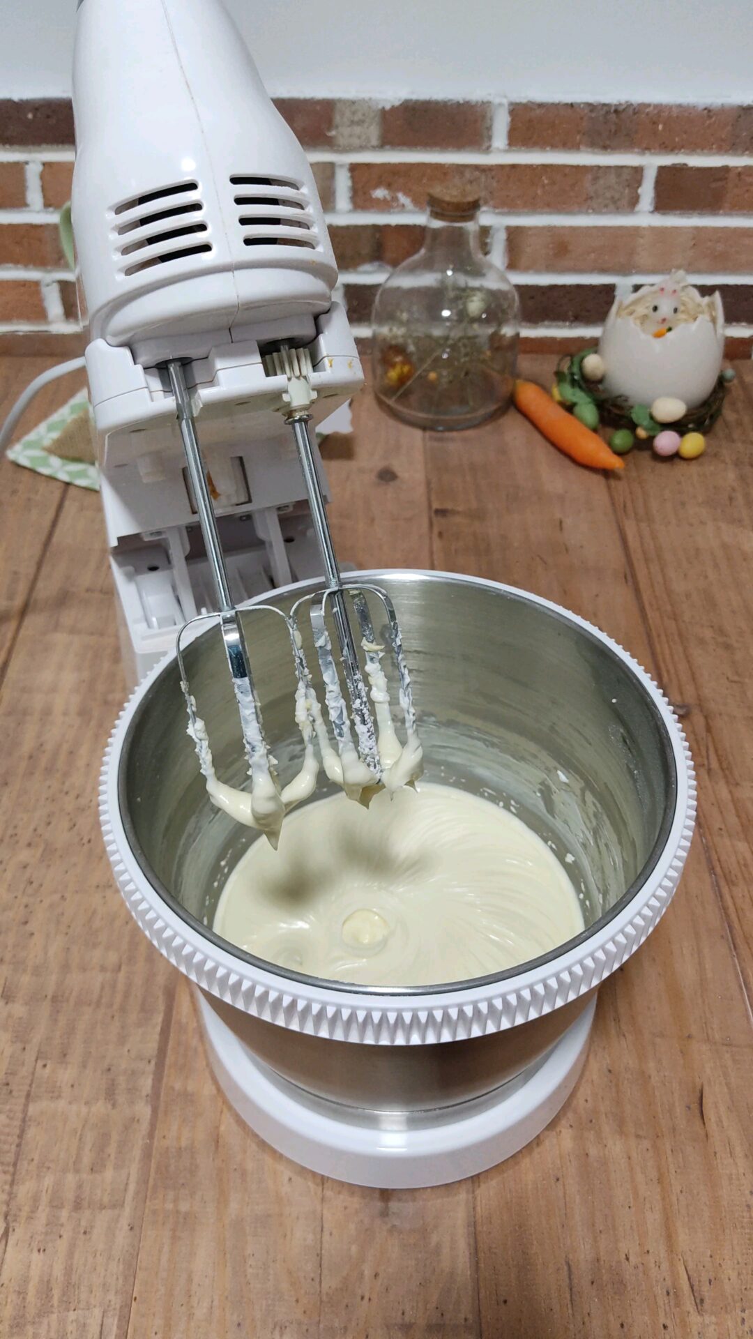 Llevamos a la nevera la cobertura de nuestros cupcakes de zanahoria sin gluten