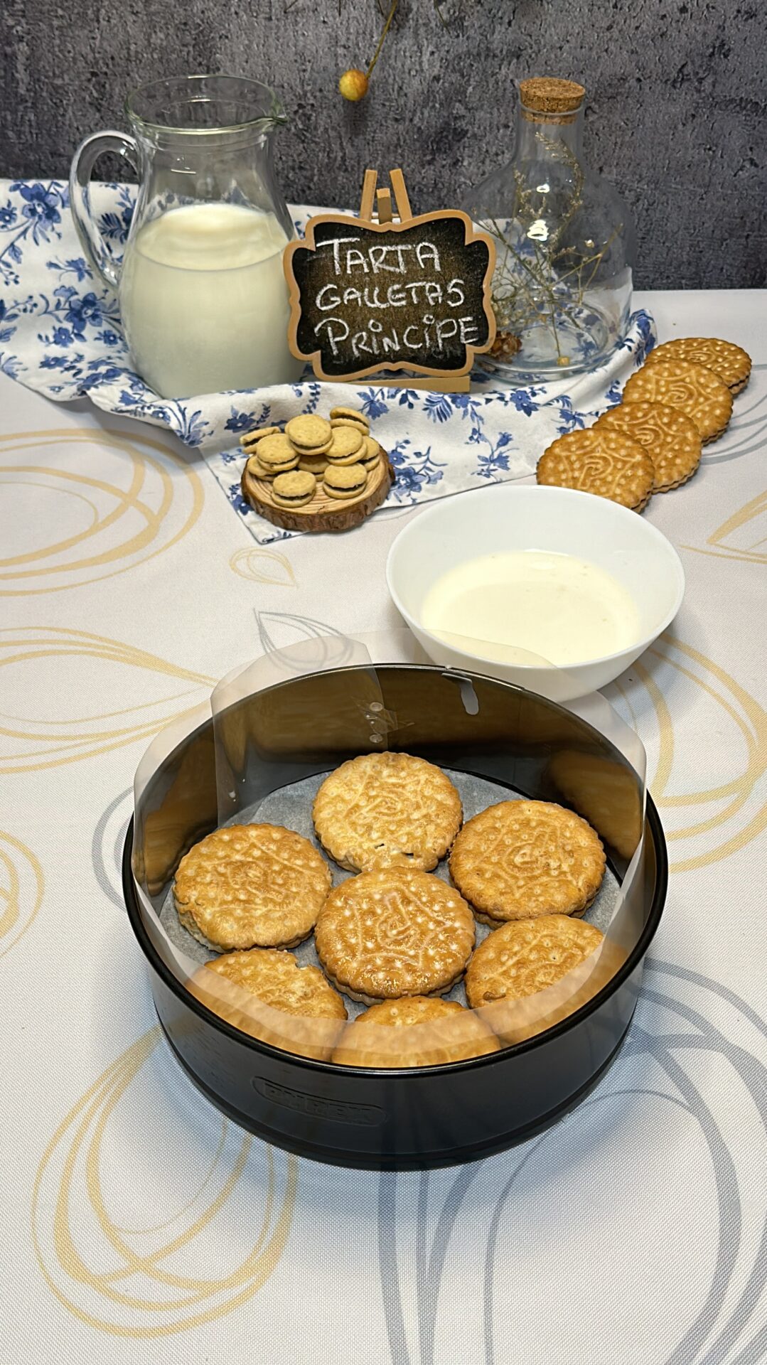 Intercalaremos capas de galletas y mezcla de chocolate blanco
