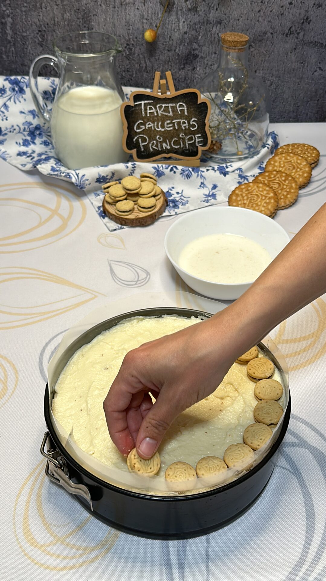 Decoramos con minigalletas Príncipe y bolas de chocolate
