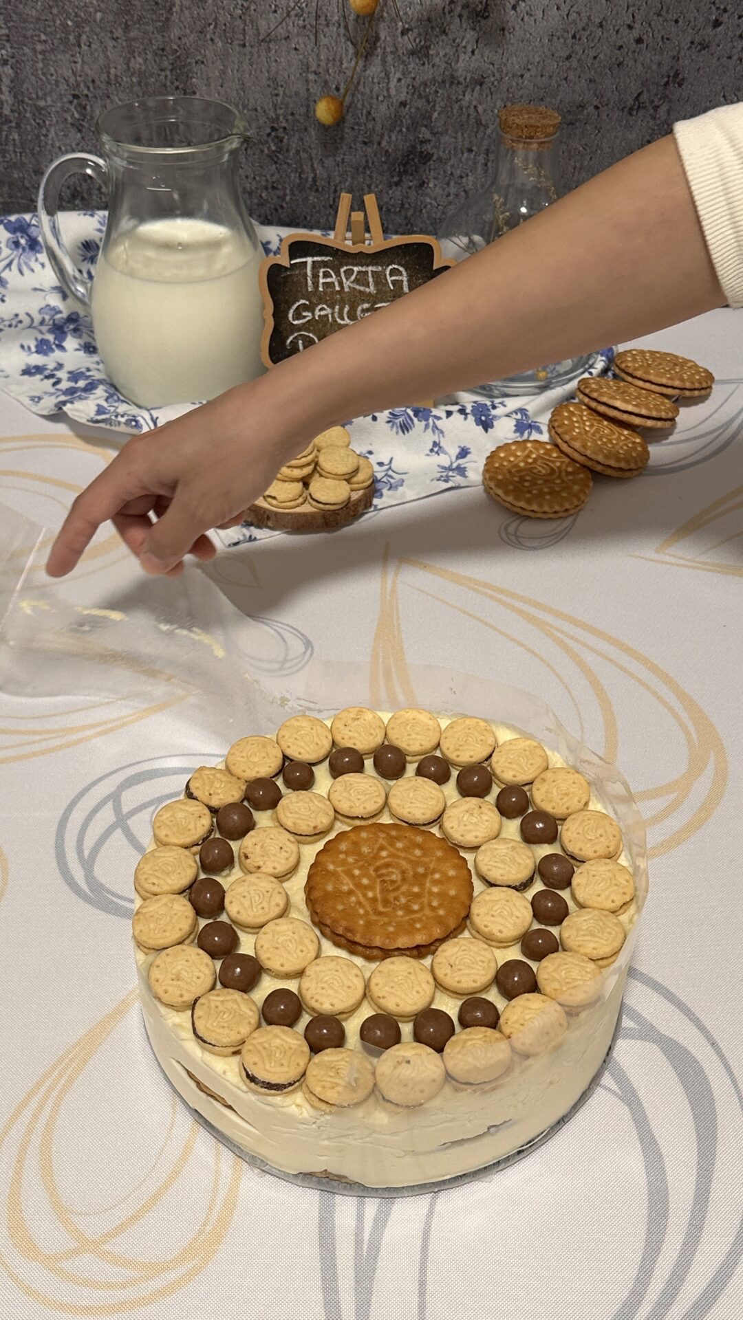 Desmoldamos nuestra tarta de galletas Príncipe