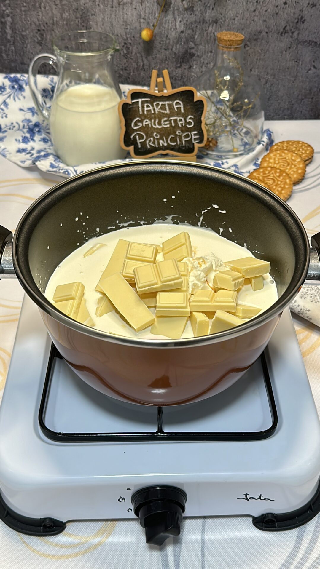 Incorporamos el chocolate blanco y la esencia de vainilla