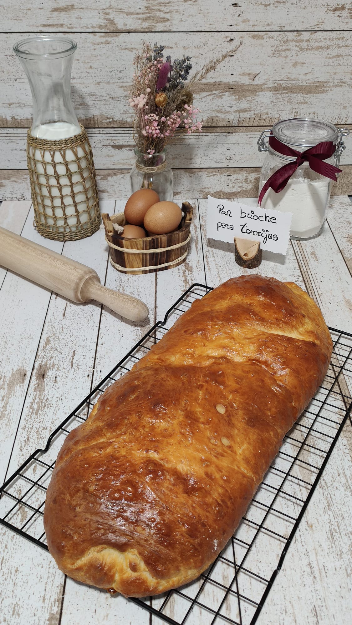 Horneamos nuestro pan brioche y dejamos enfriar sobre una rejilla