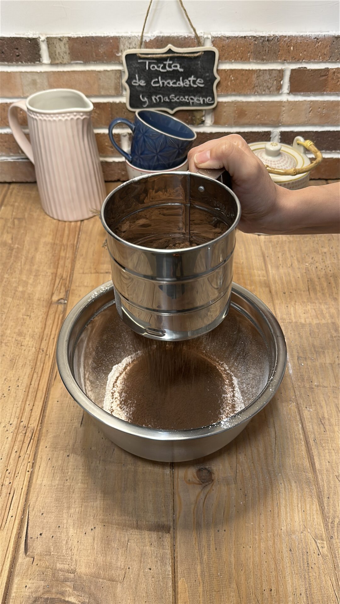 Tarta de chocolate y mascarpone_2 Tamizamos los sólidos en un bol