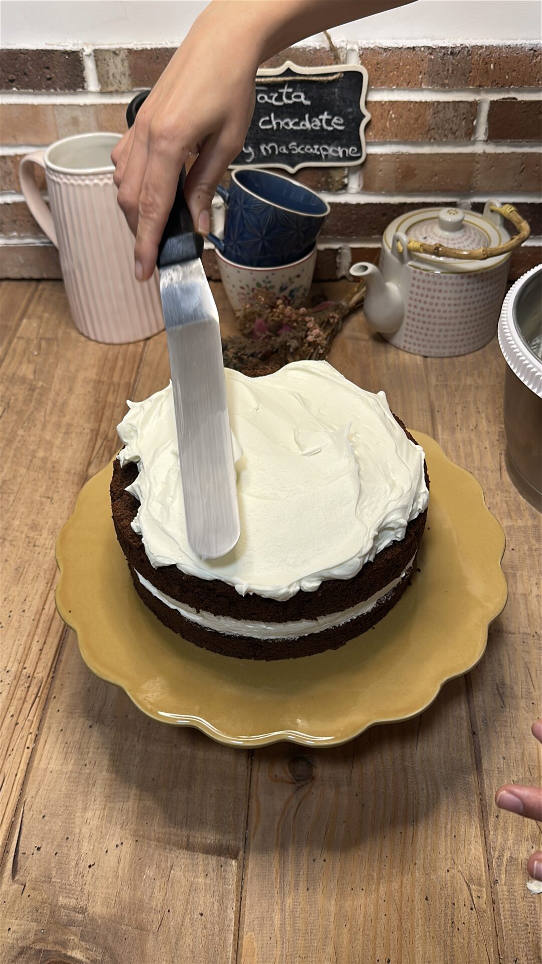 Tarta de chocolate y mascarpone_24 Cubrimos con el resto de la crema