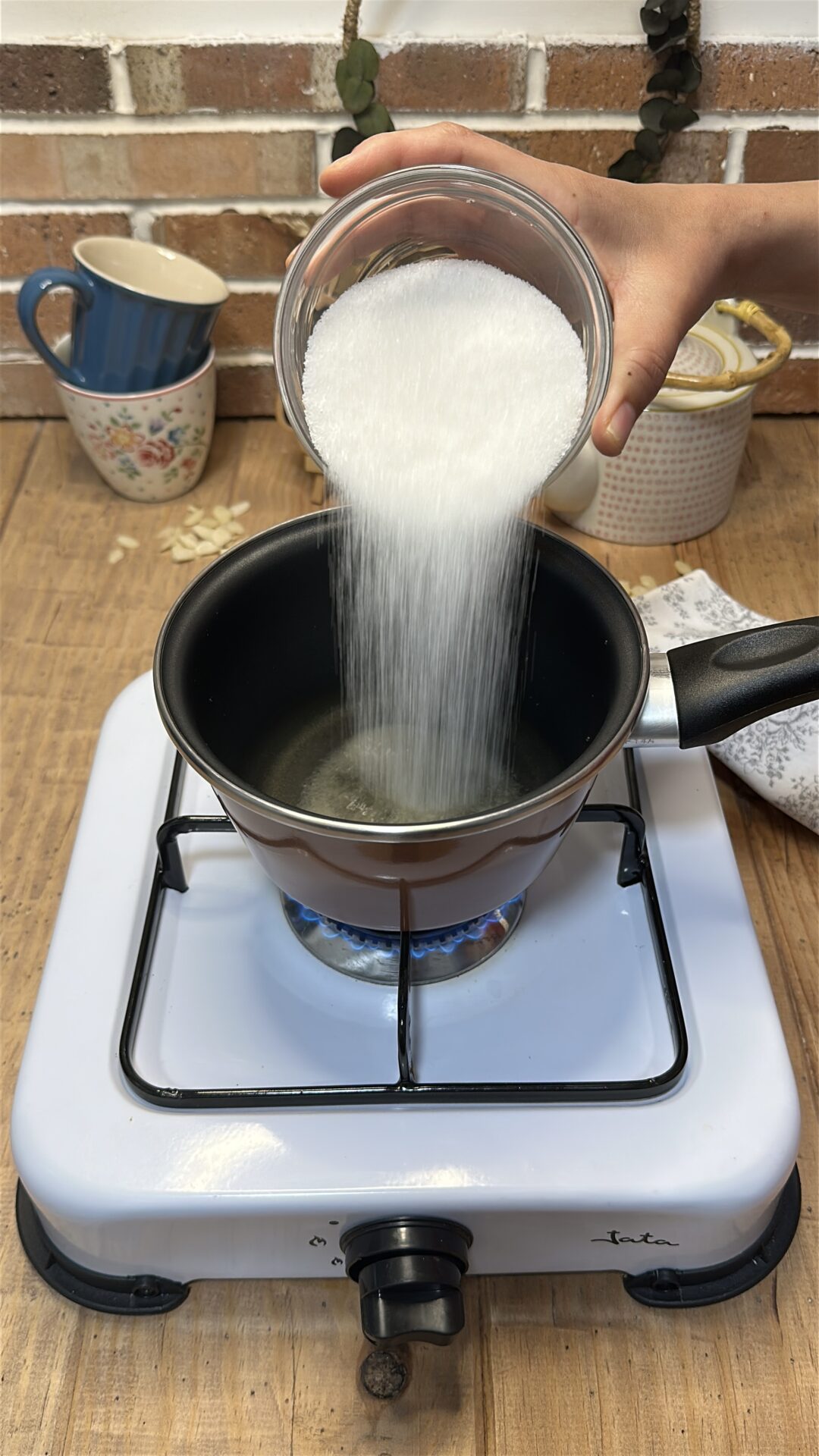 Imagen 3 Calentamos el agua con el azúcar en un cazo